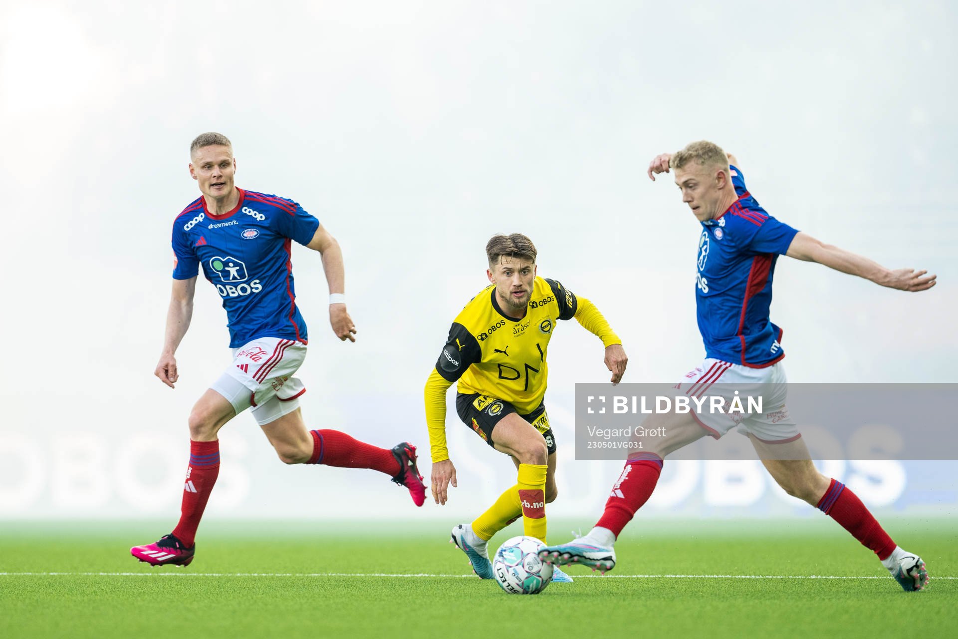 Simen Juklerød of Vålerenga and Vebjørn Hoff of