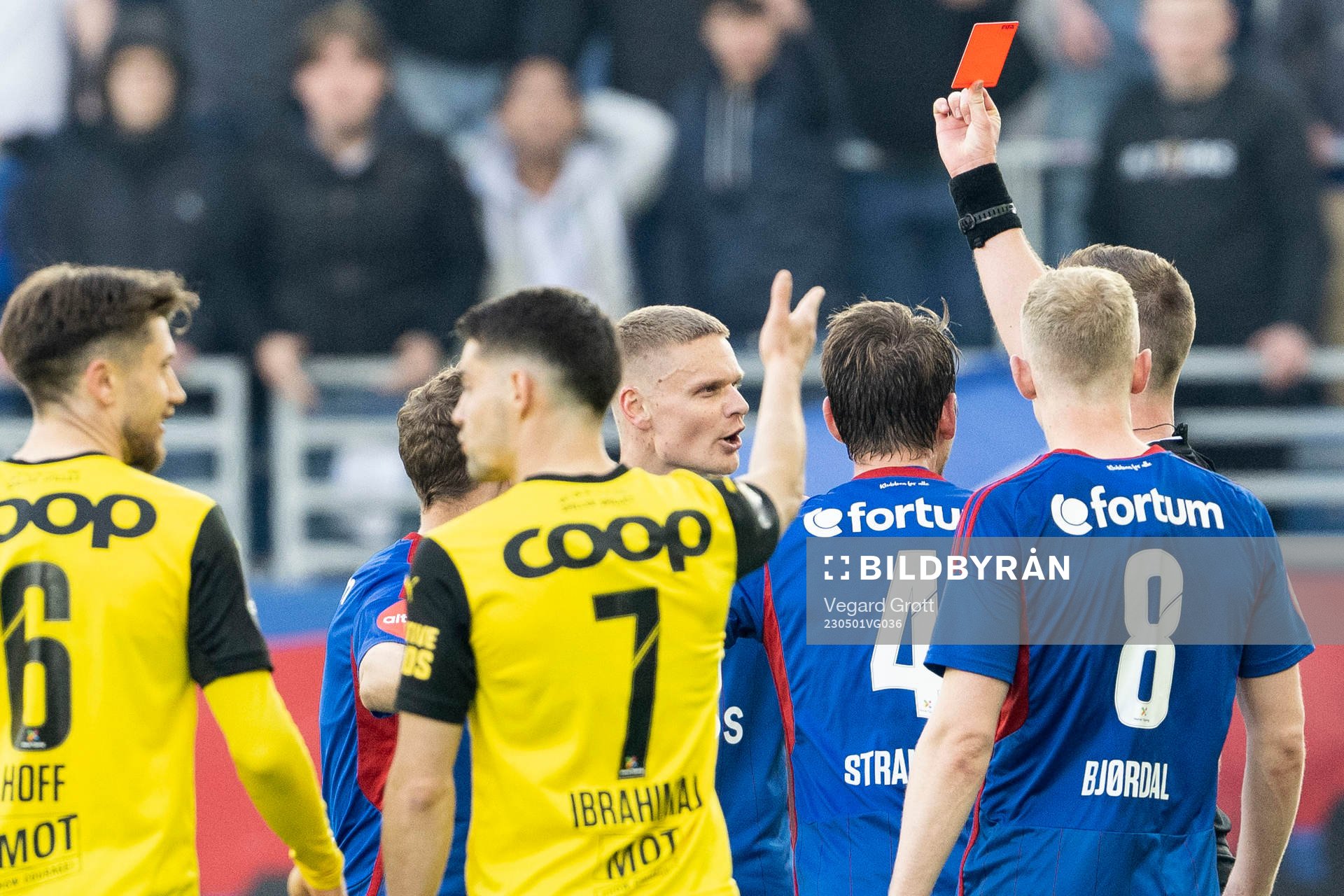 Referee Kristoffer Hagenes shows a red card to Simen