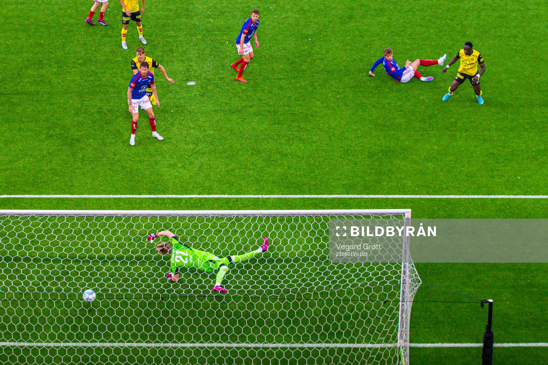 Akor Adams of Lillestrøm scores the 3-4 goal behind