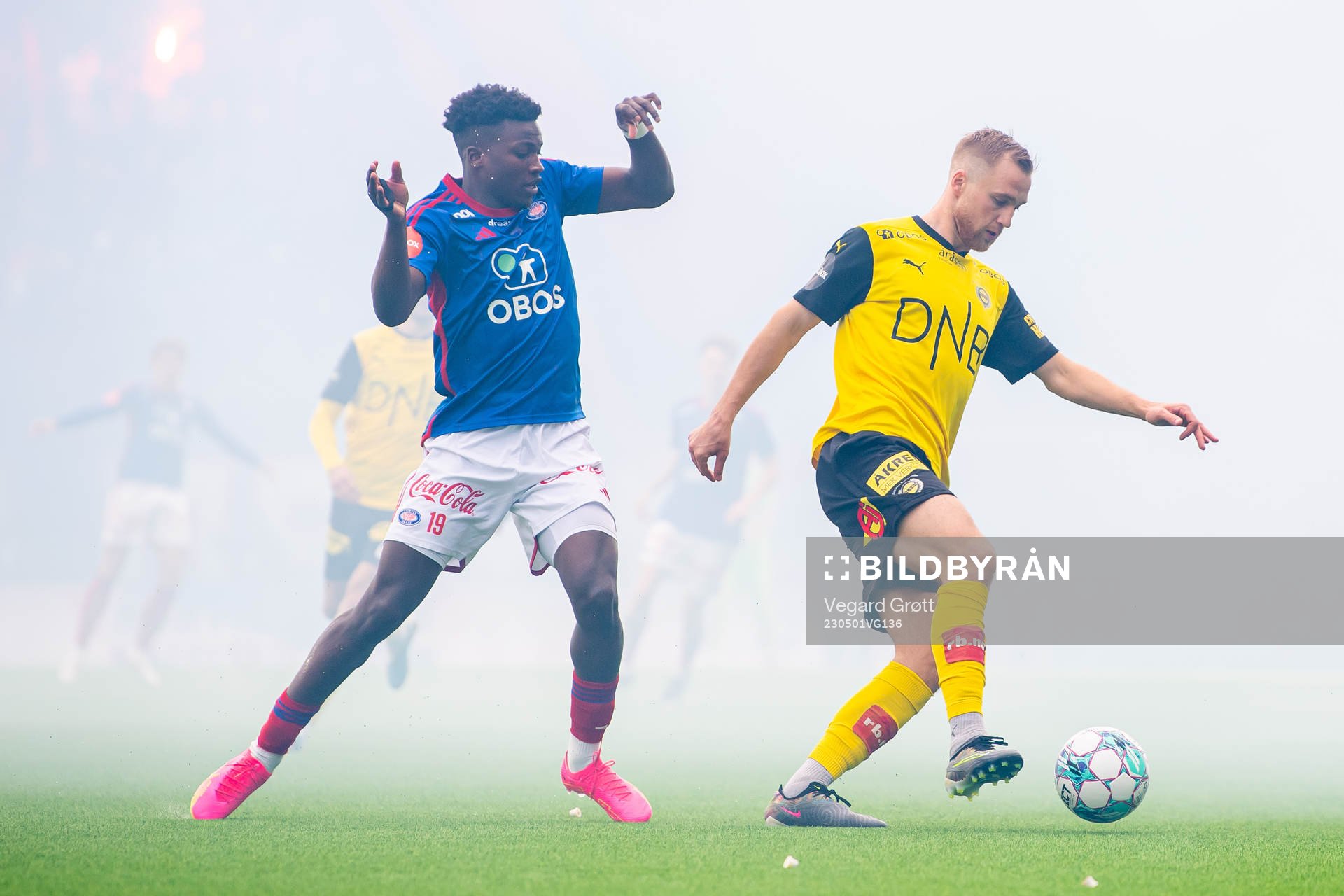 Seedy Jatta of Vålerenga and Espen Garnås of Lillestrøm