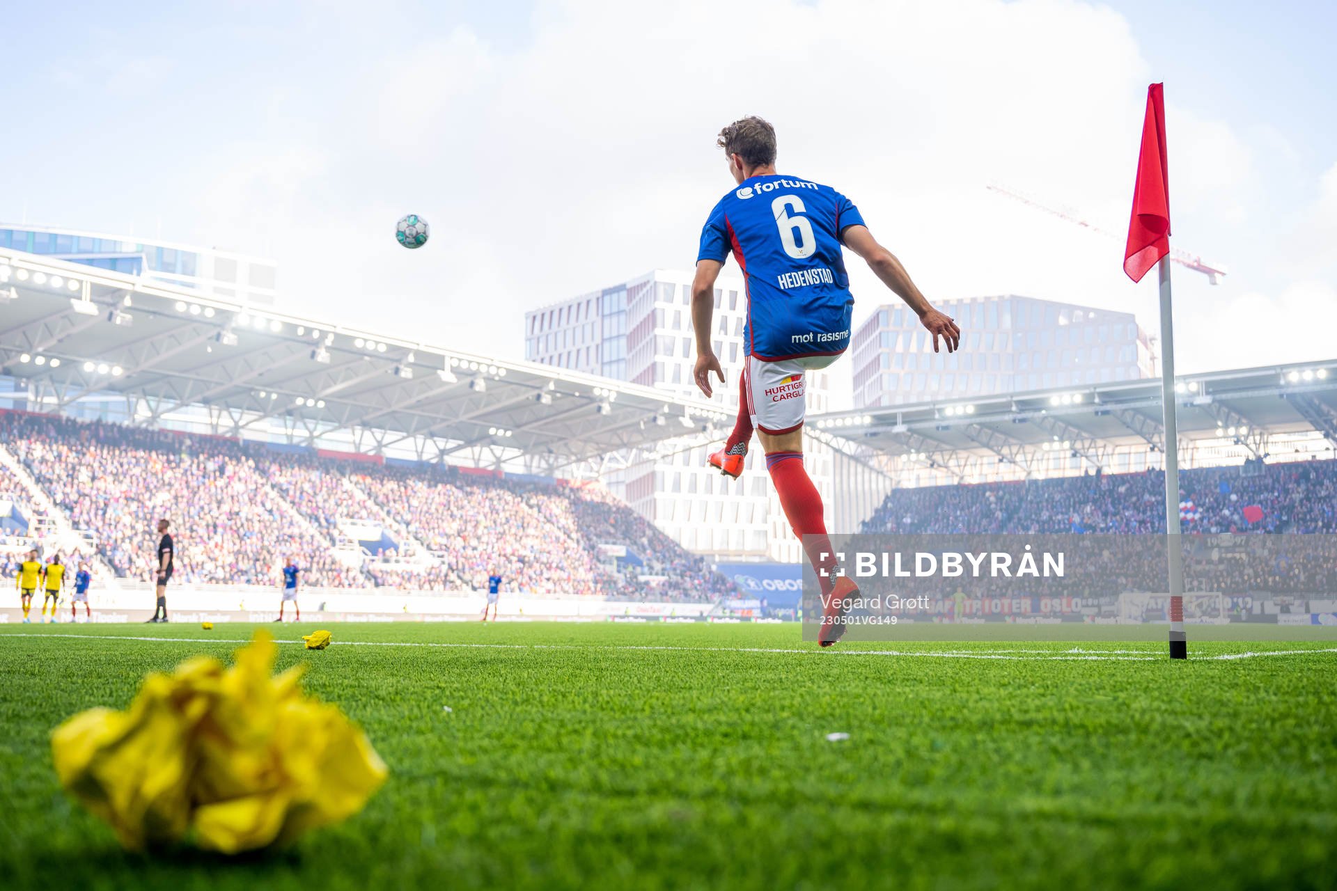 Vegar Eggen Hedenstad of Vålerenga takes a corner kick