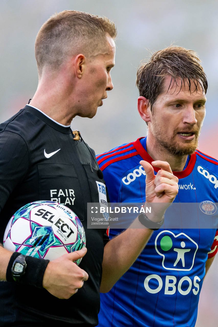 Referee Kristoffer Hagenes and Stefan Strandberg of Vålerenga during the Eliteserien football match between Vålerenga and Lillestrøm on May 1, 2023 in Oslo.
