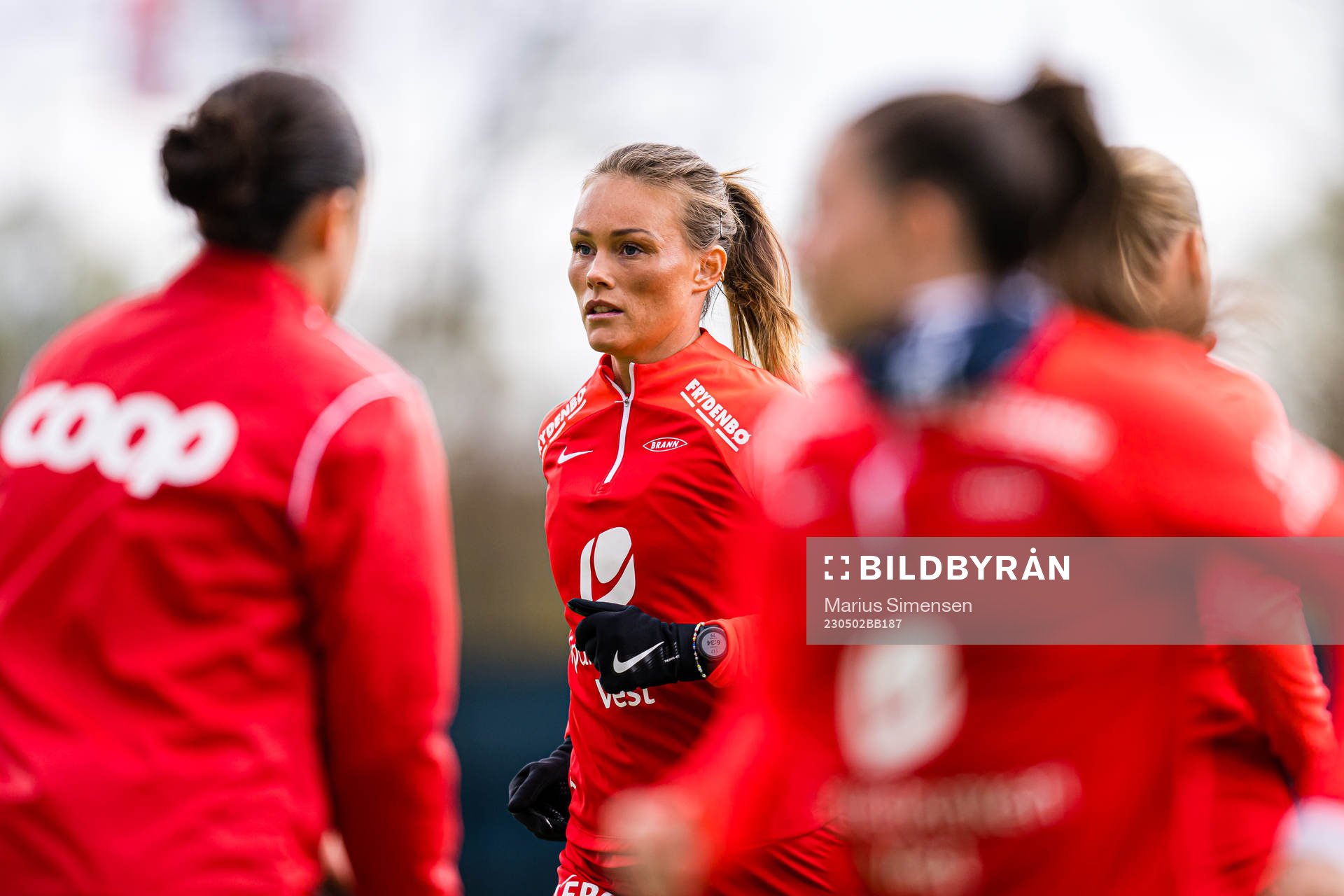 Ingrid Østervold Stenevik of Brann warms up