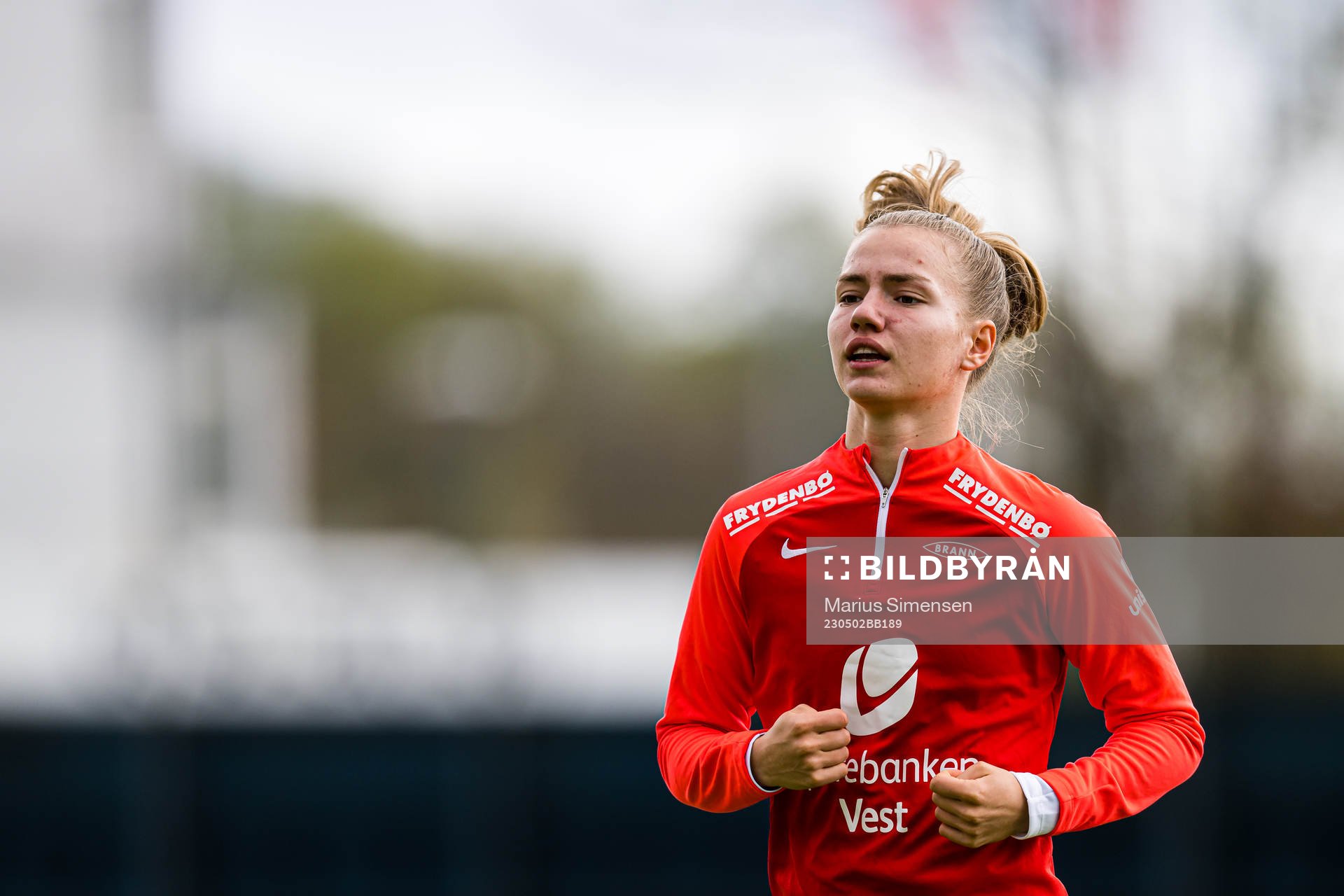 Sara Jane Ritter of Brann warms up