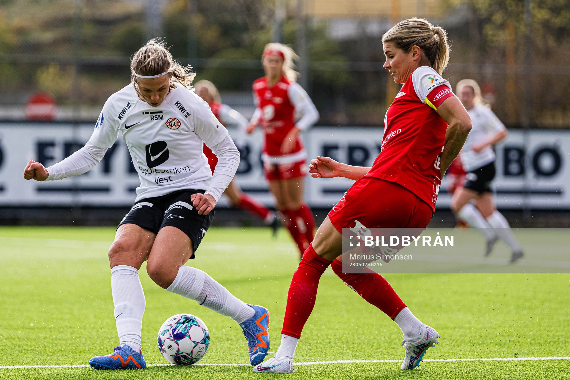 Lena Soleng Hansen of Arna-Bjørnar and Andrine Stolsmo