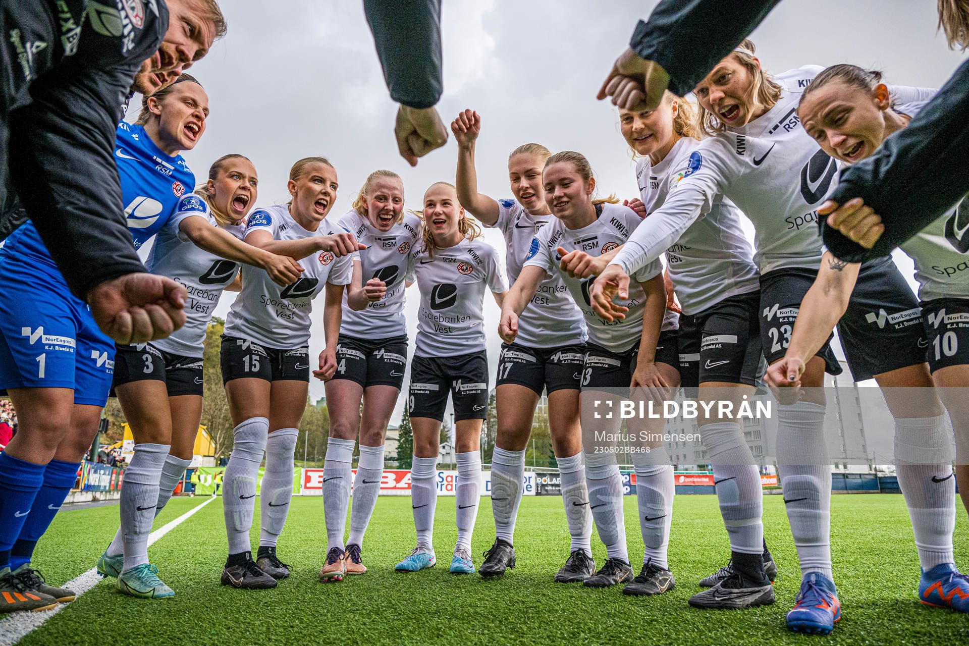 Ida Norstrøm, Marie Rekdal Johannsdottir, Helle Stenersen, Tomine Svendheim, Sigrid Kristina Reidun Aas, Kaia Bjelde Hjelmhaug, Malin Book Dalsgård, Lena Soleng Hansen and Miljana Ivanovic of Arna-Bjørnar ahead of the Toppserien football match between Brann and Arna-Bjørnar on May 2, 2023 in Bergen.