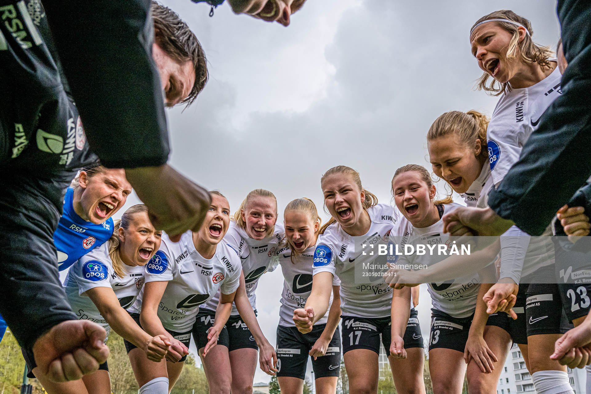 Ida Norstrøm, Marie Rekdal Johannsdottir, Helle Stenersen, Tomine Svendheim, Sigrid Kristina Reidun Aas, Kaia Bjelde Hjelmhaug, Malin Book Dalsgård, Lena Soleng Hansen and Miljana Ivanovic of Arna-Bjørnar ahead of the Toppserien football match between Brann and Arna-Bjørnar on May 2, 2023 in Bergen.
