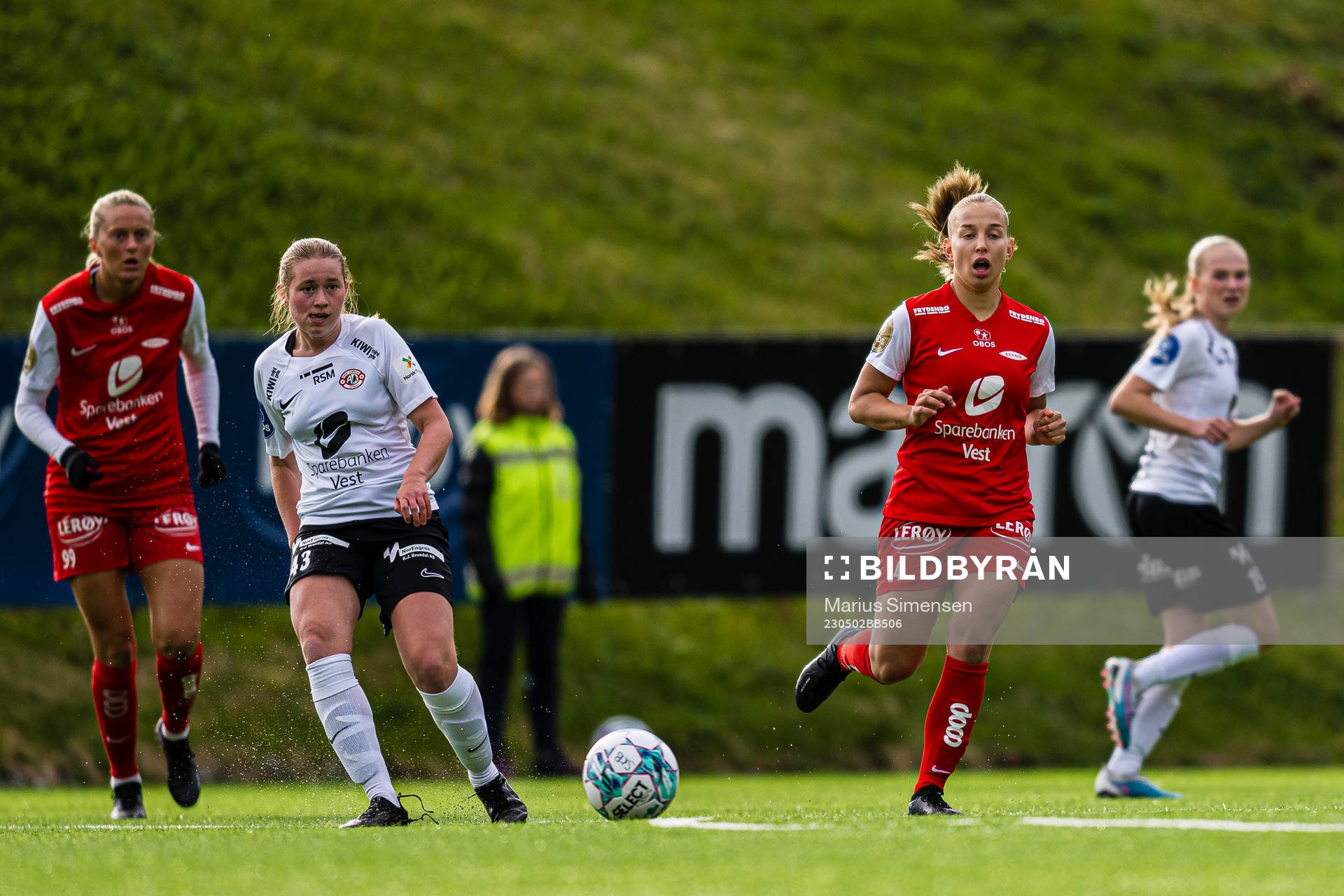 Malin Book Dalsgård of Arna-Bjørnar and Rikke Bogetveit