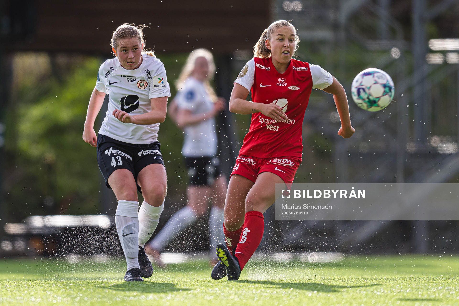 Malin Book Dalsgård of Arna-Bjørnar and Rikke Bogetveit
