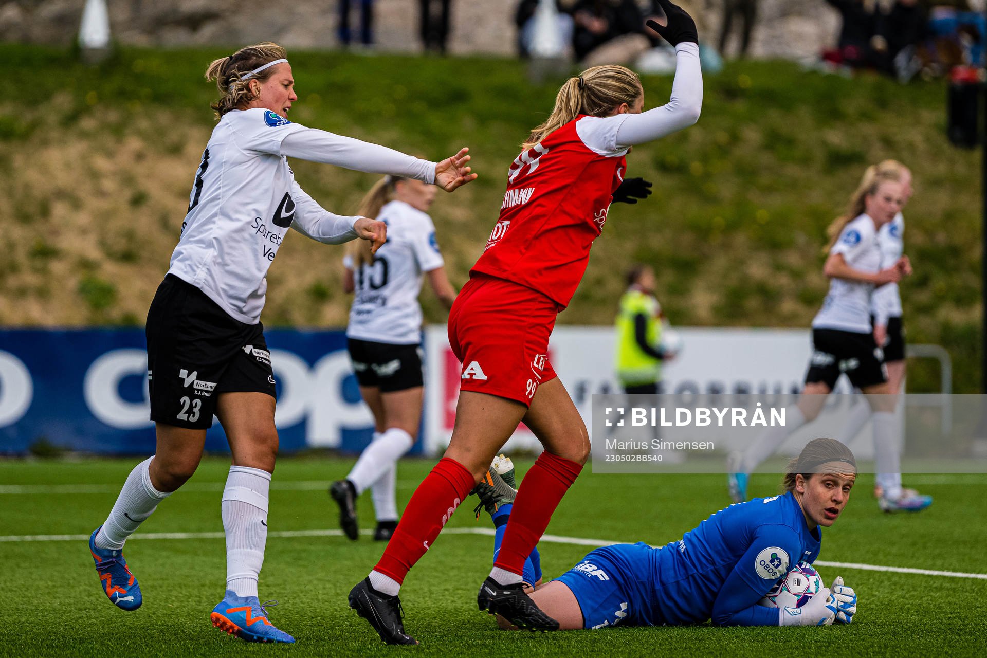 Lena Soleng Hansen of Arna-Bjørnar and Maria Dybwad