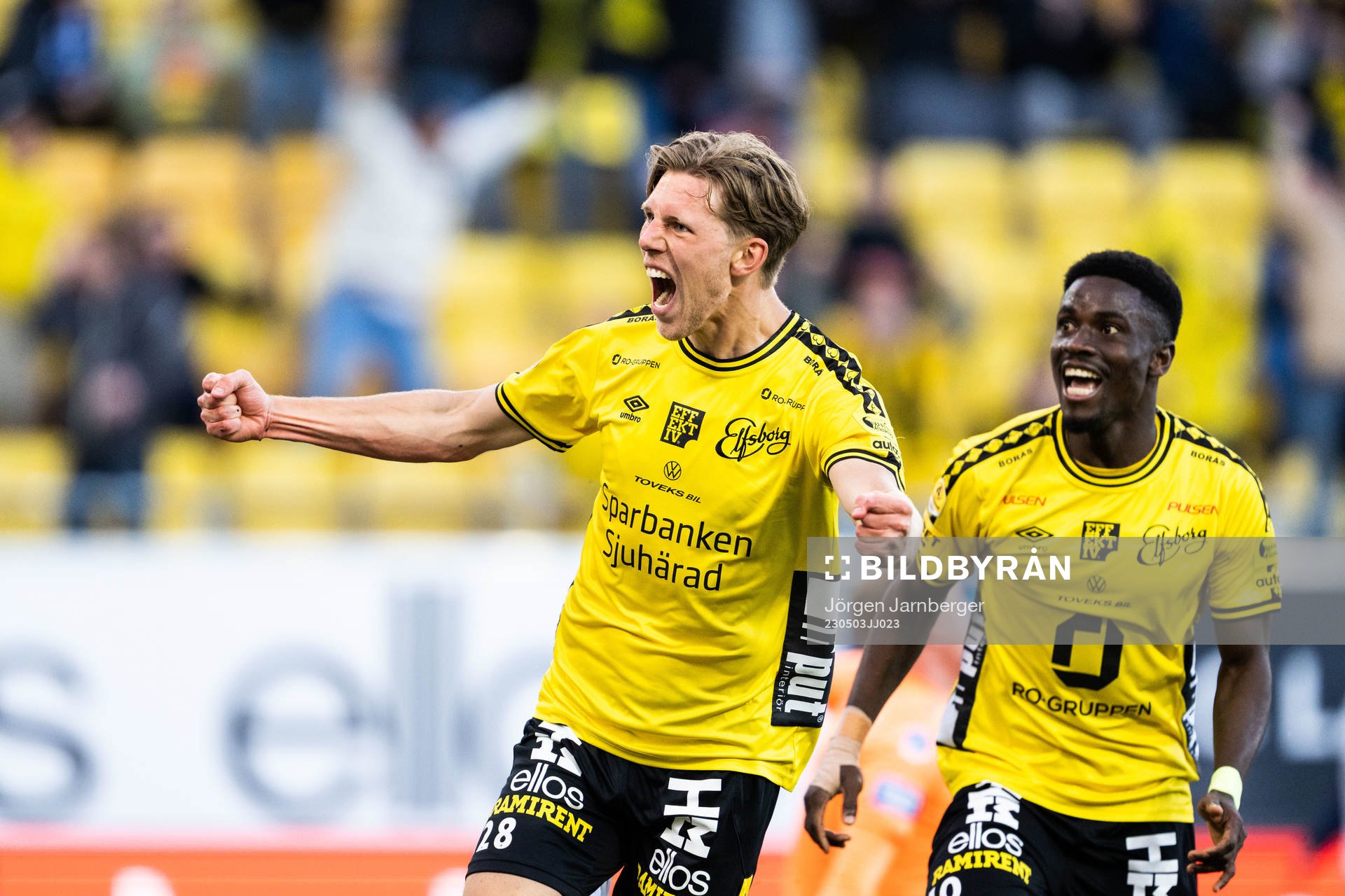 Elfsborgs Noah Söderberg jublar med Michael Baidoo