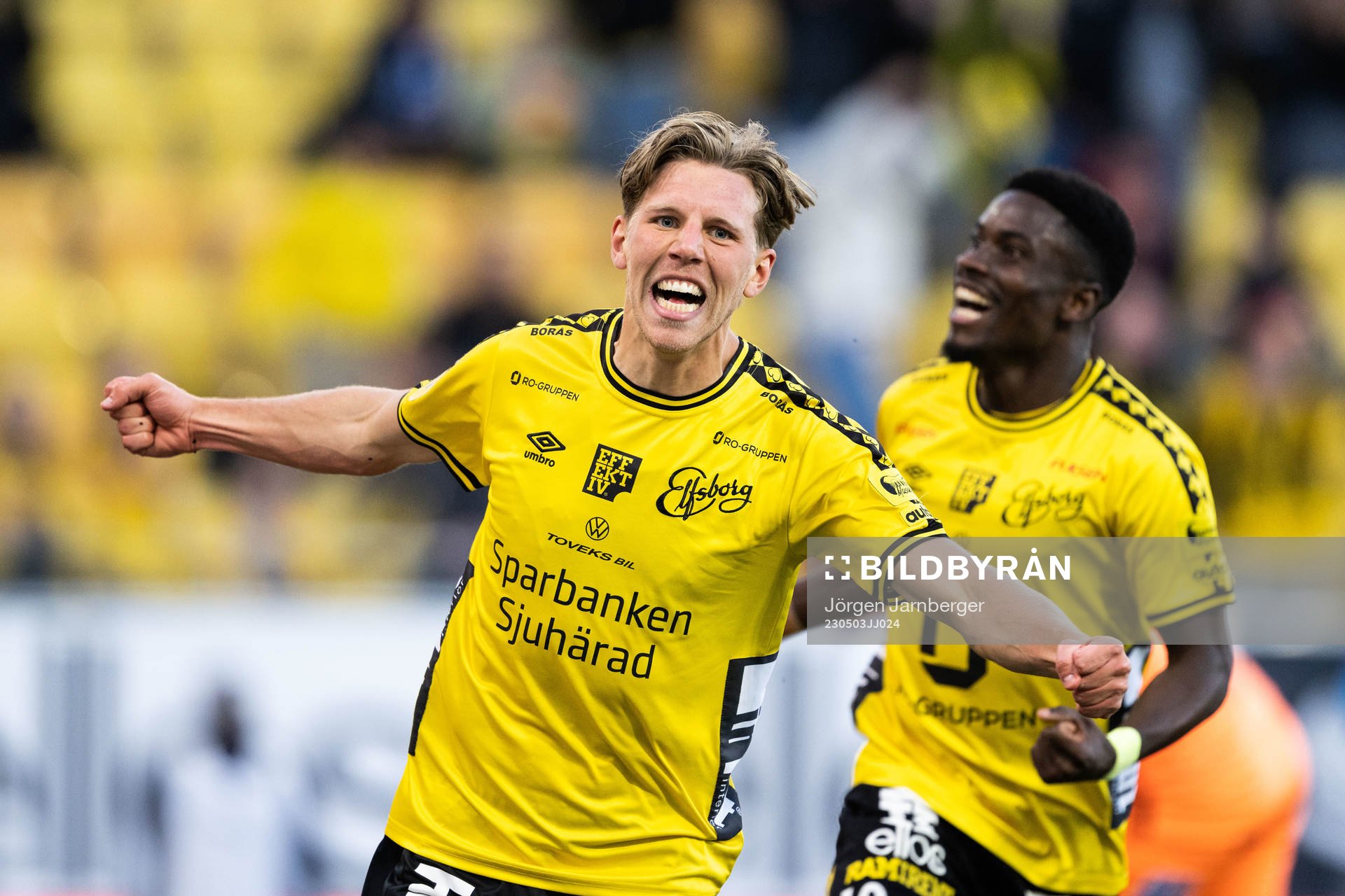 Elfsborgs Noah Söderberg jublar med Michael Baidoo