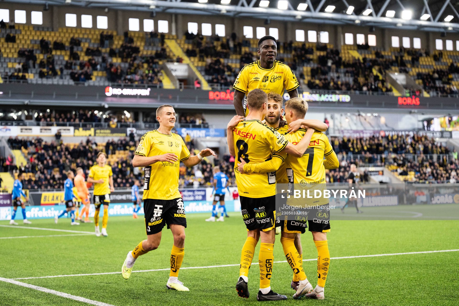 Elfsborgs Jacob Ondrejka jublar med lagkamrater
