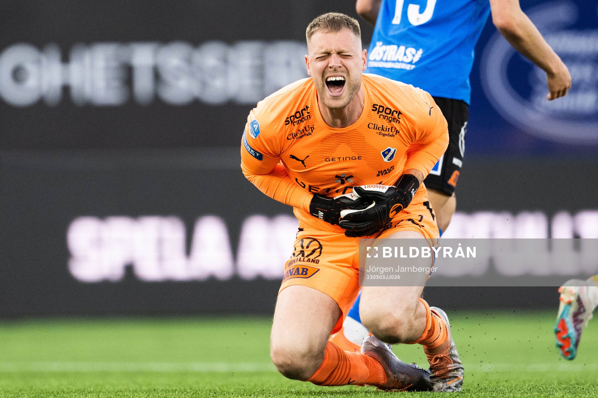 Halmstads målvakt Malkolm Nilsson Säfqvist har ont