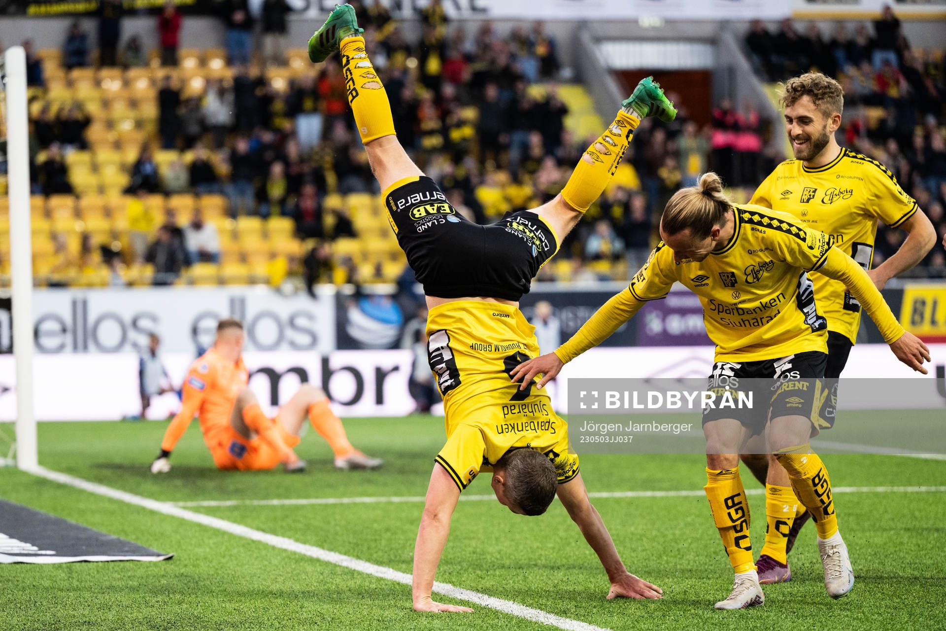 Elfsborgs Andre Ibsen Rømer jublar med Niklas Hult och