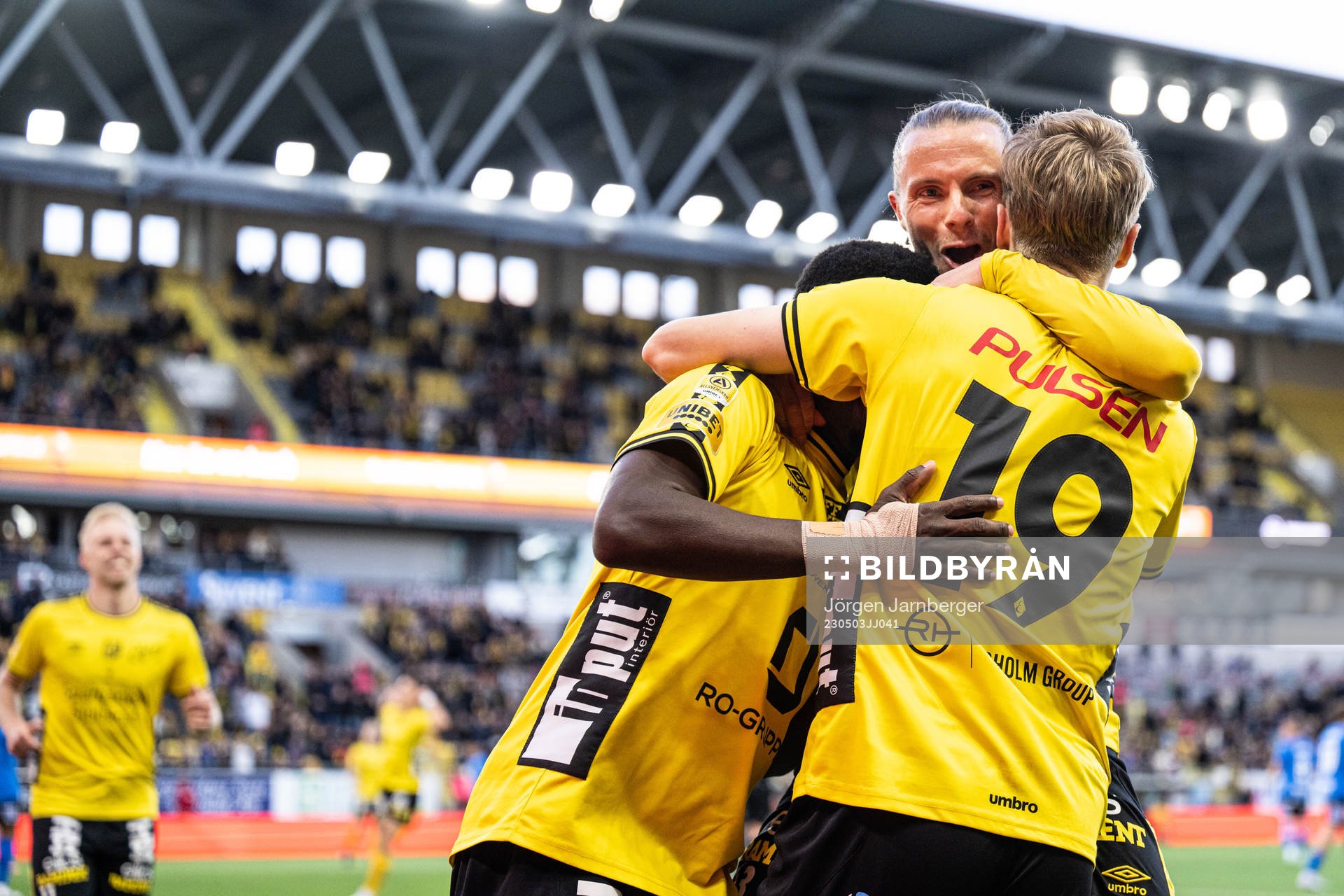Elfsborgs Jeppe Møldrup Okkels jublar med Niklas Hult
