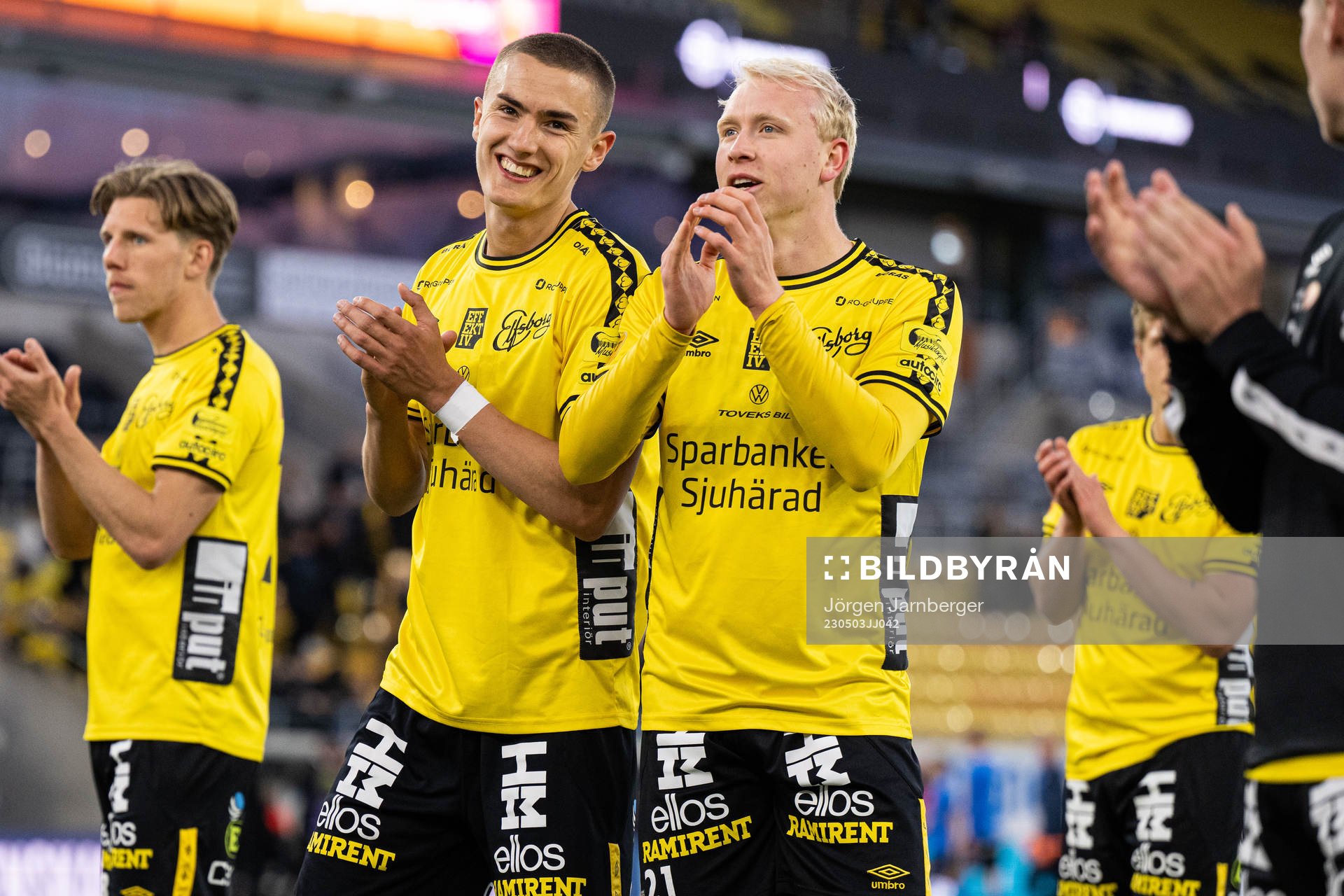 Elfsborgs Gustaf Lagerbielke och André Boman jublar efter fotbollsmatchen i Allsvenskan mellan Elfsborg och Halmstad den 3 maj 2023 i Borås.