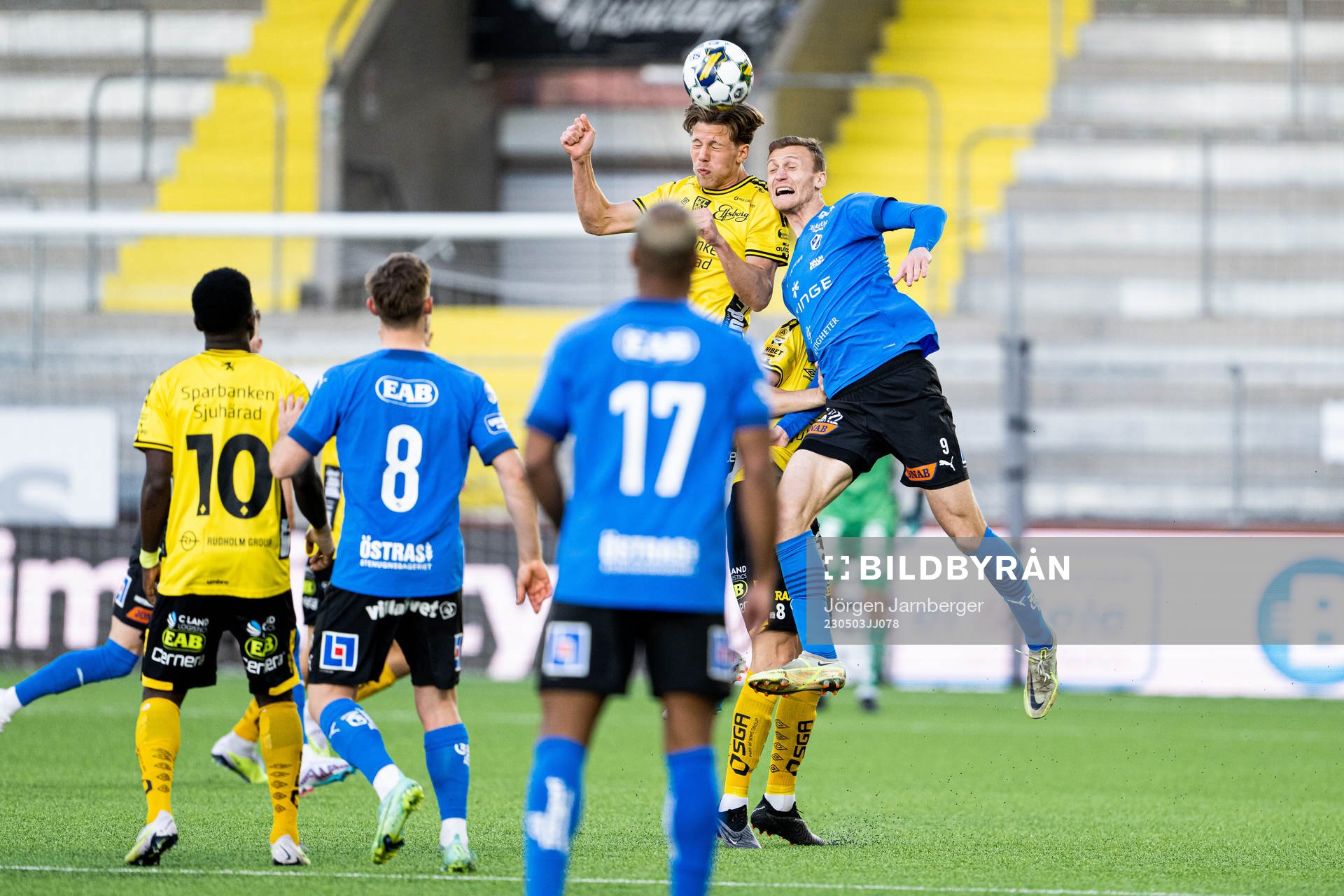 Elfsborgs Noah Söderberg och Halmstads Viktor Granath