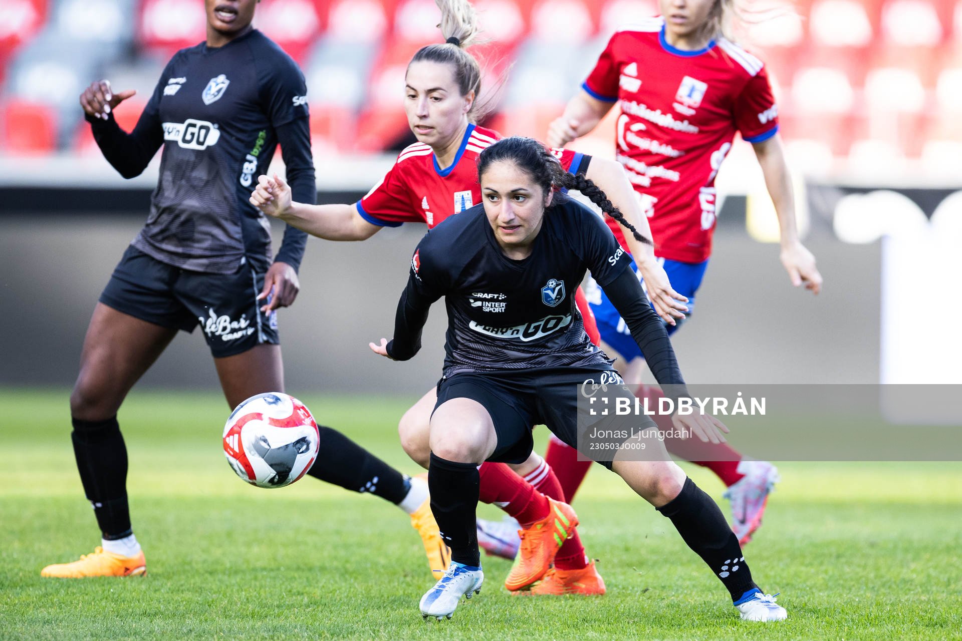 Vittsjös Sarah Stratigakis och Växjö DFFs Nesrin Akgun