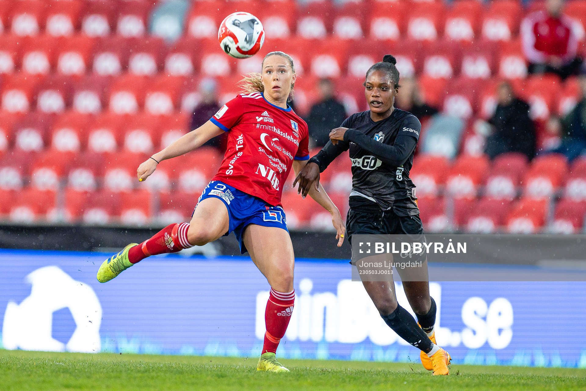 Vittsjös Hanna Ekengren och Växjö DFFs Evelyn Ijeh