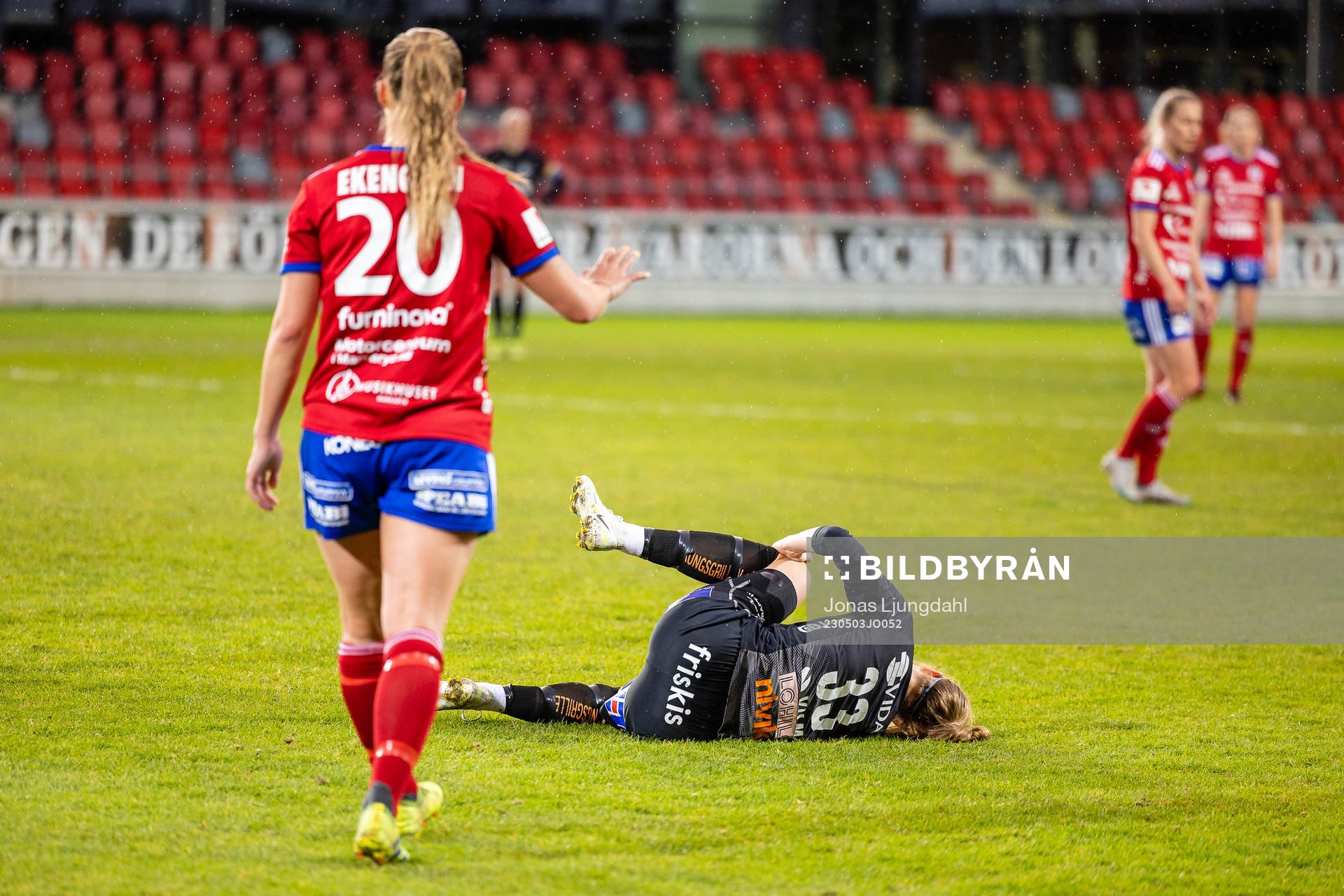 Växjö DFFs Elin Nilsson har ont