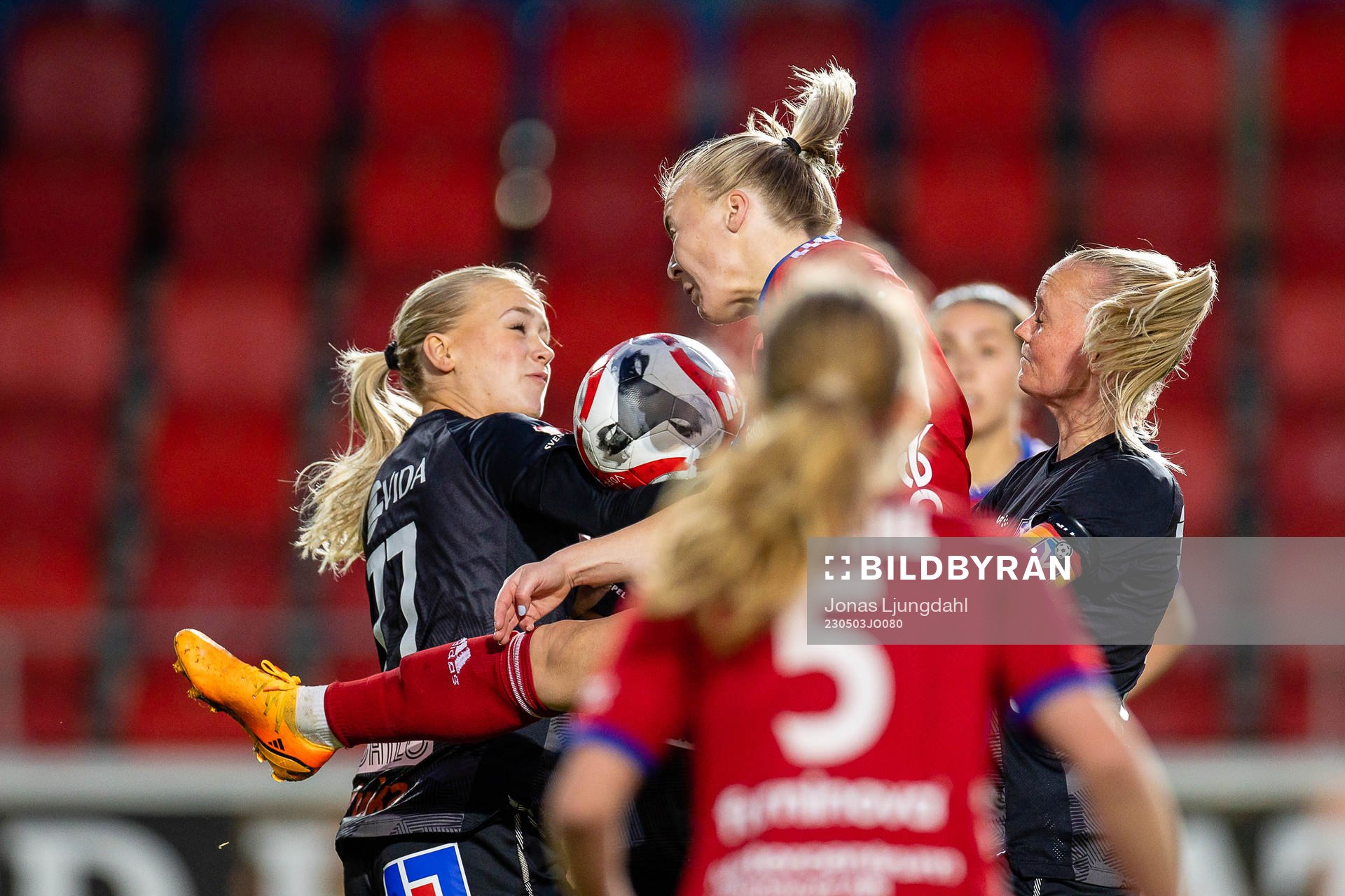 Växjö DFFs Thea Öhman och Emma Pennsäter