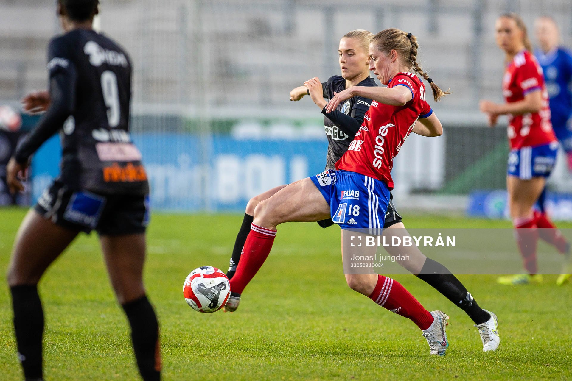 Växjö DFFs Olivia Mattsson och Vittsjös Linda Sällström