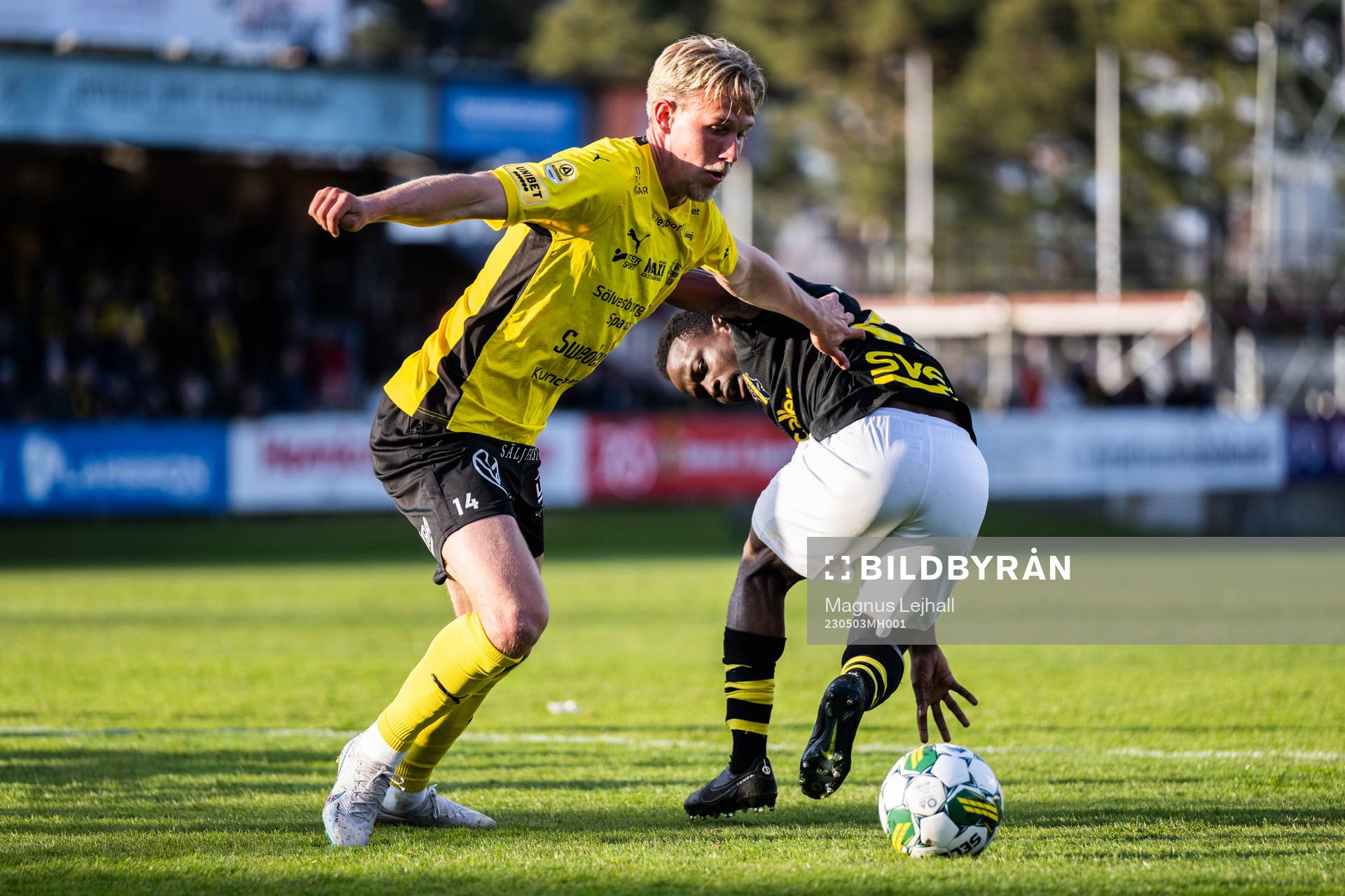 Mjällbys Herman Johansson och AIKs Erick Otieno