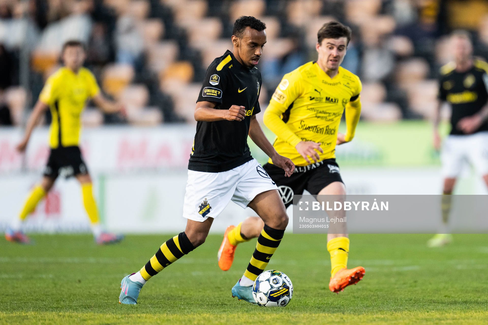 AIKs Bilal Hussein och Mjällbys Jesper Gustavsson