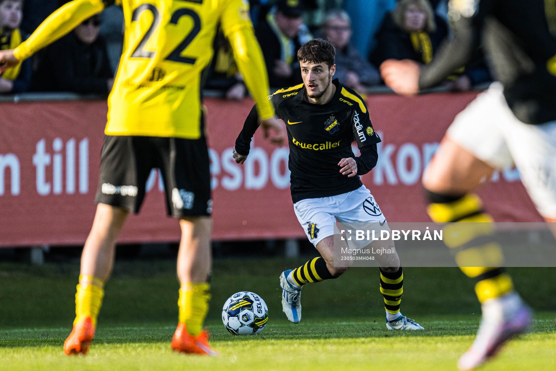 AIKs Vincent Thill under fotbollsmatchen i Allsvenskan mellan Mjällby och AIK den 3 maj 2023 i Hällevik. 