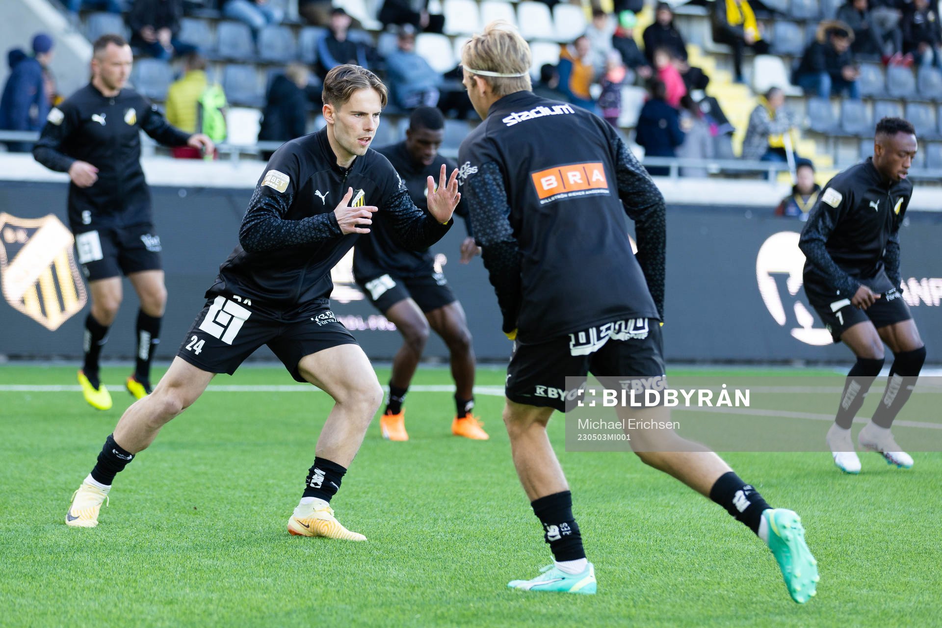 Häckens Lars Olden Larsen innan fotbollsmatchen i
