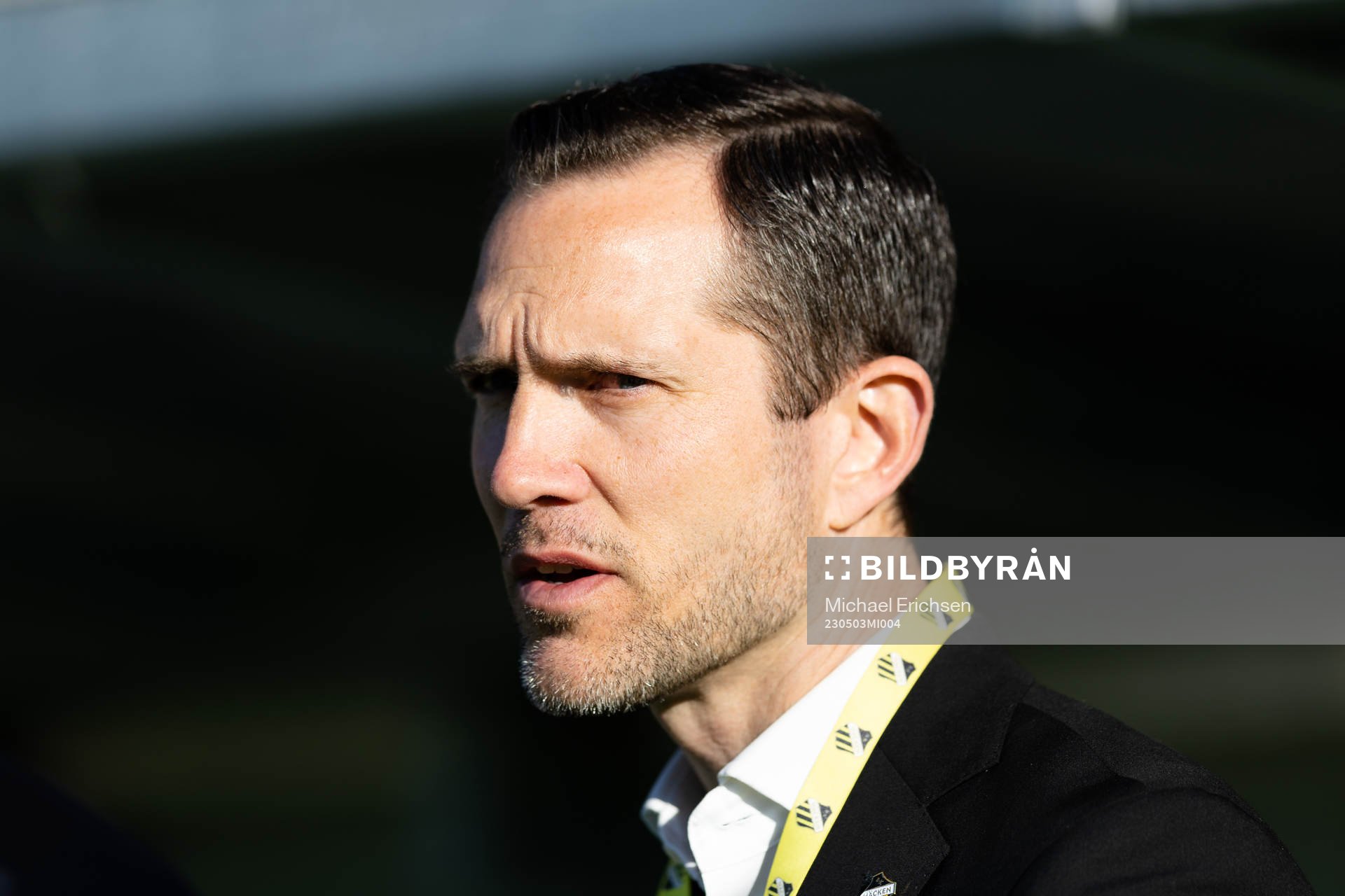 Häckens sportchef Martin Ericsson innan fotbollsmatchen i