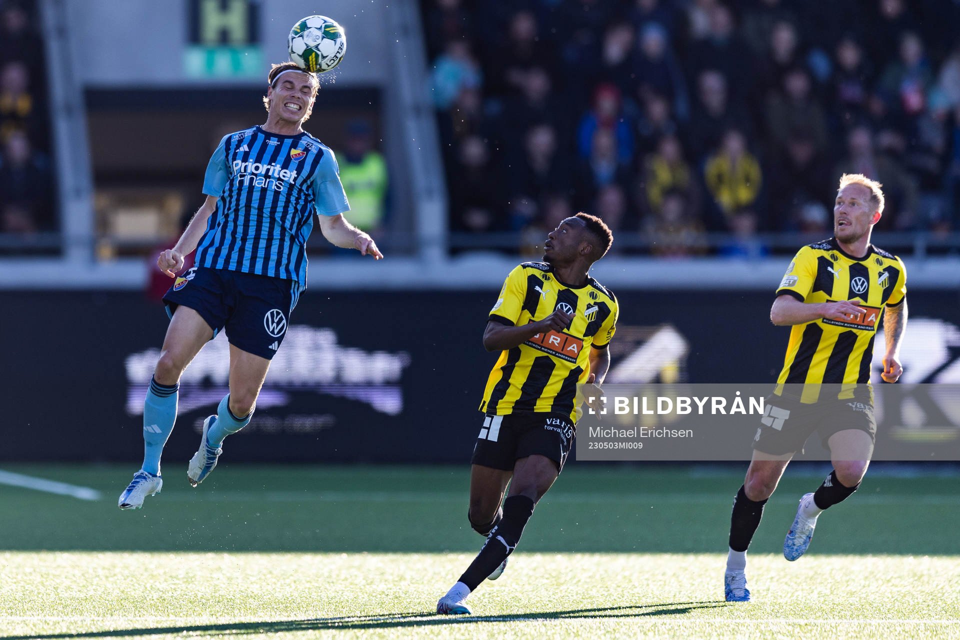 Djurgårdens Elias Andersson mot Häckens Benie Adama