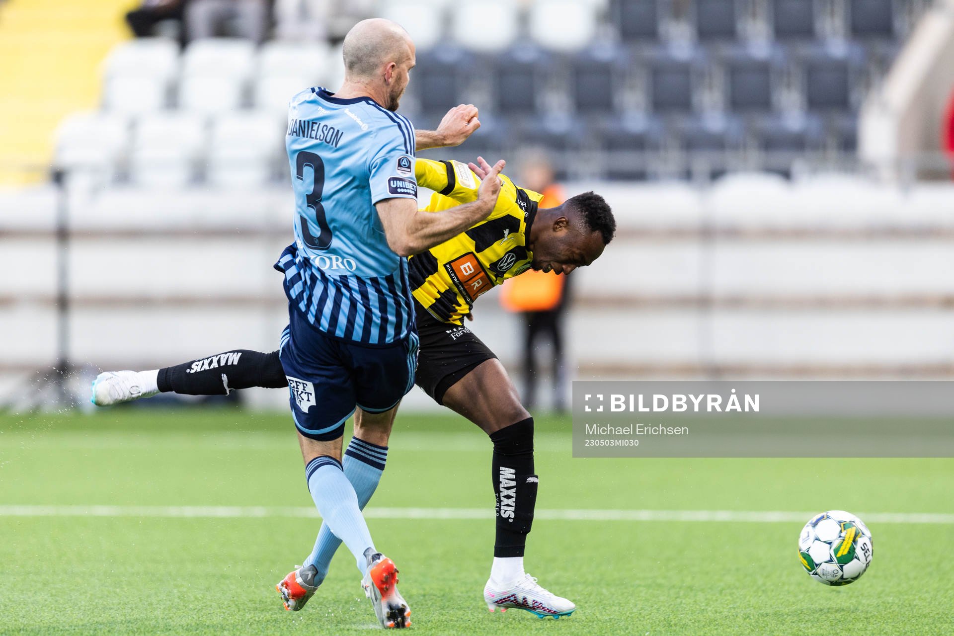 Djurgårdens Marcus Danielson och Häckens Benie Adama