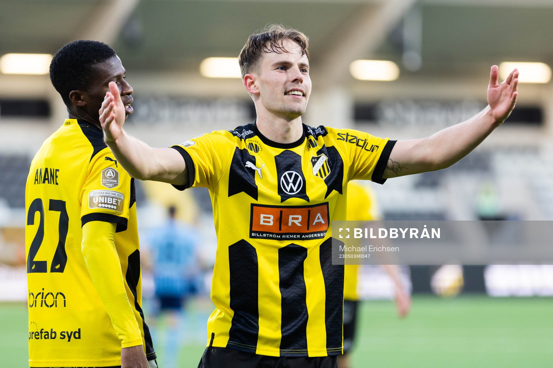 Häckens Lars Olden Larsen jublar