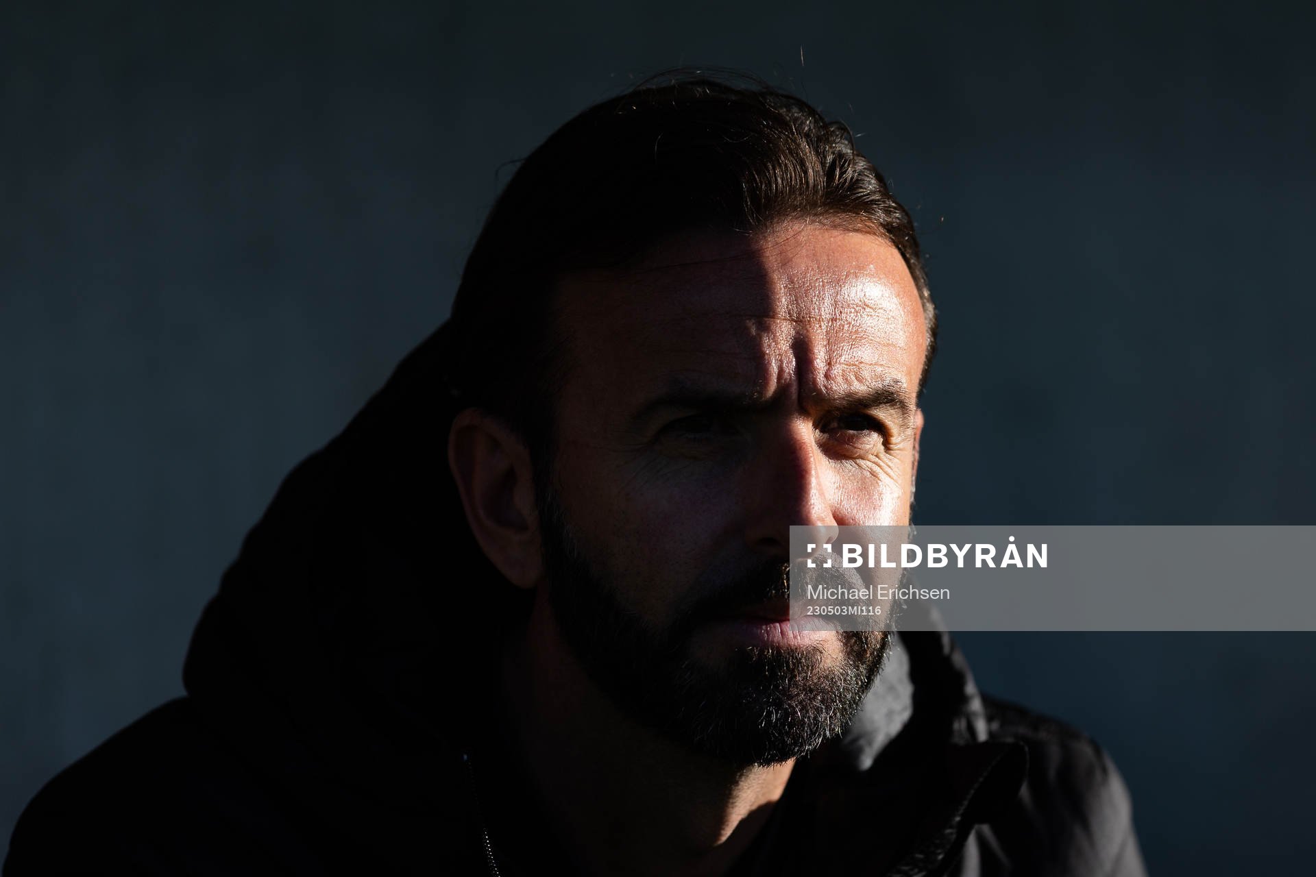 Häckens fystränare Jordi Gonzalez innan fotbollsmatchen i