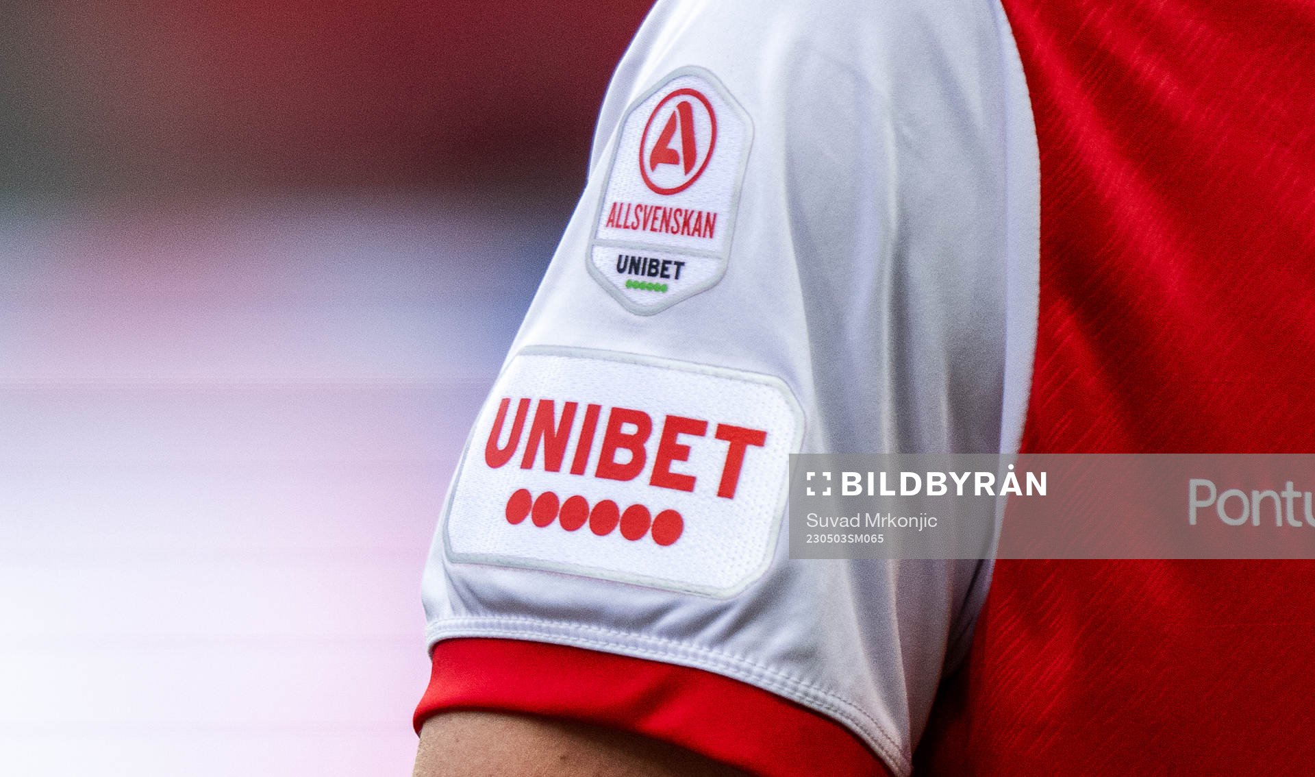Unibets logga på en matchtröja under fotbollsmatchen i Allsvenskan mellan Kalmar och Sirius den 3 maj 2023 i Kalmar. 