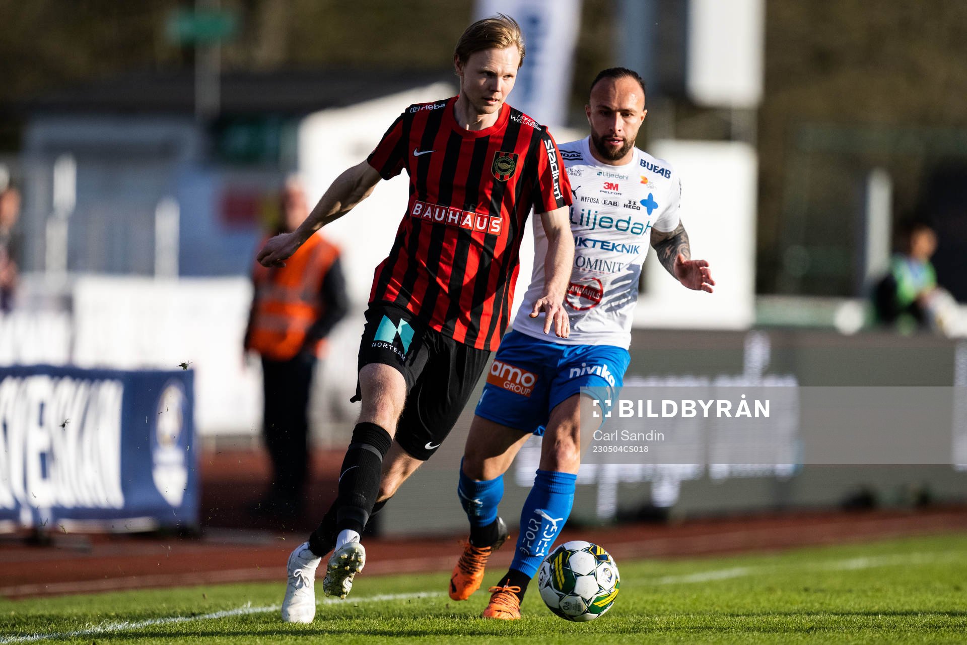 Brommapojkarnas Tim Waker och Värnamos Evaldo Nascimento