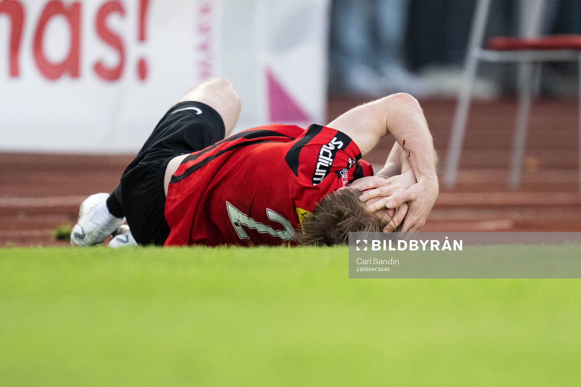 Brommapojkarnas Tim Waker har ont