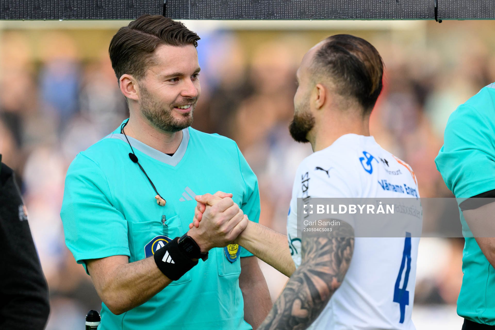 Domare Joakim Östling innan fotbollsmatchen i Allsvenskan