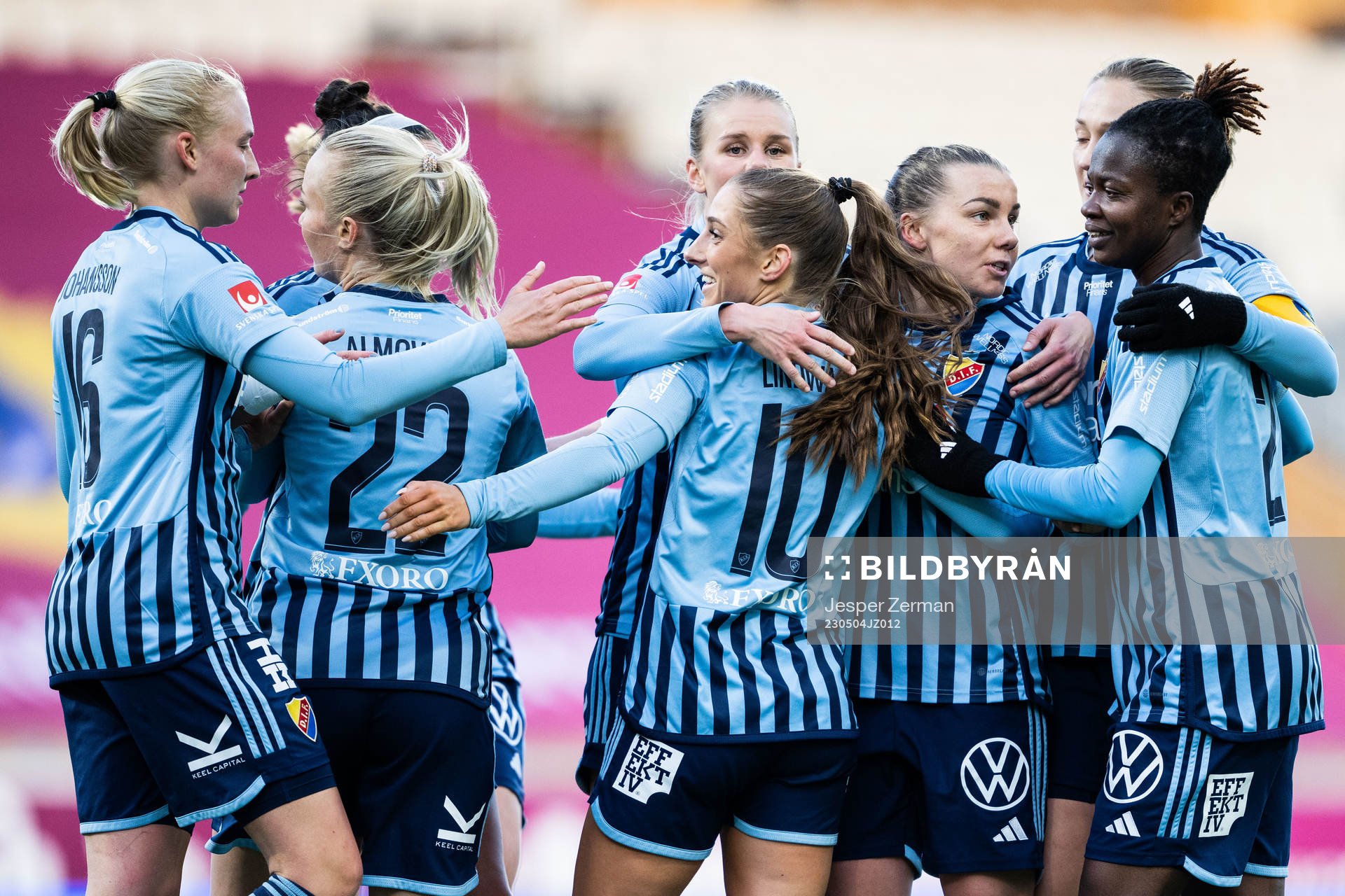 Djurgårdens Tilde Lindwall jublar med lagkamrater