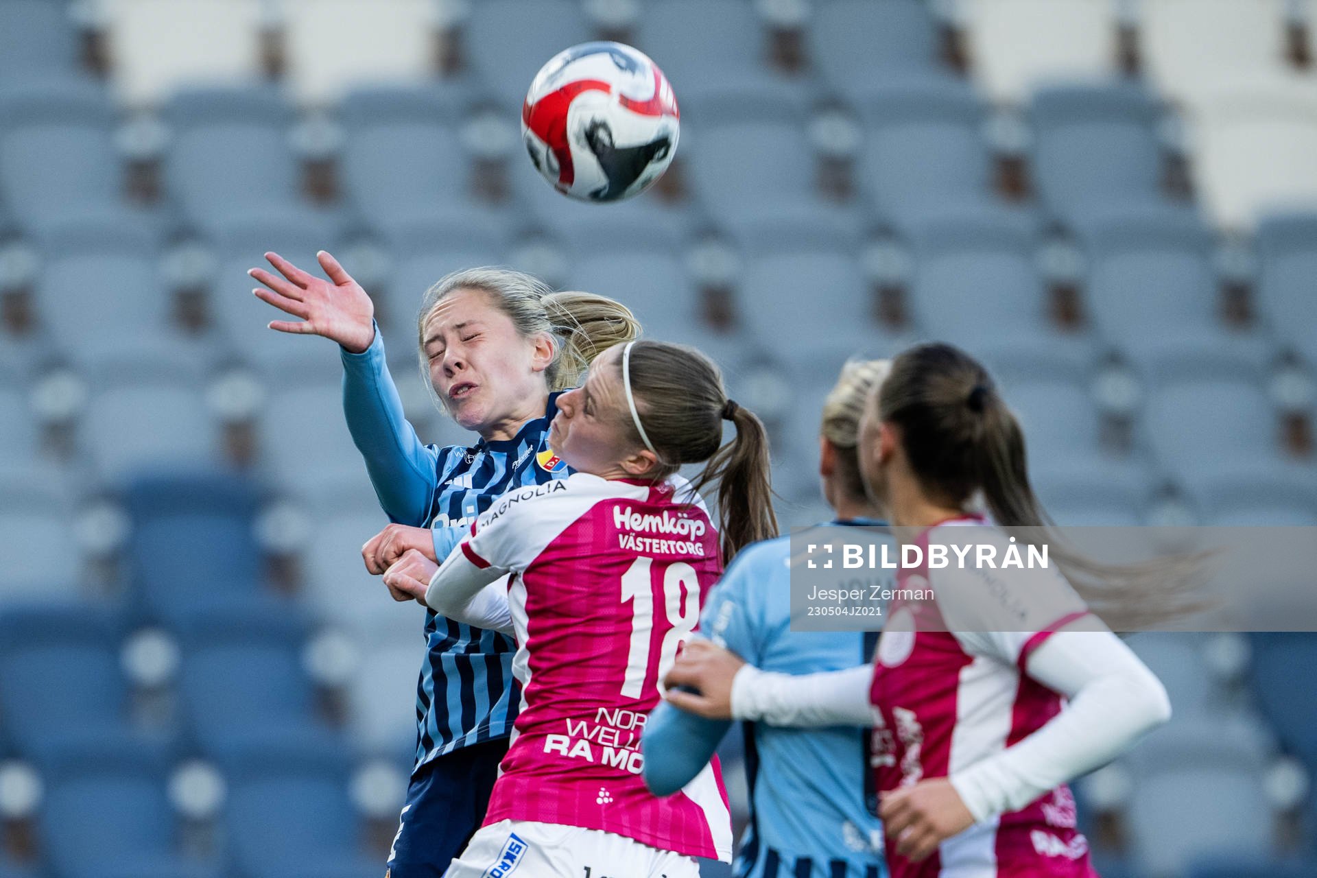 Djurgårdens Alice Bergström och IK Uppsalas Julia