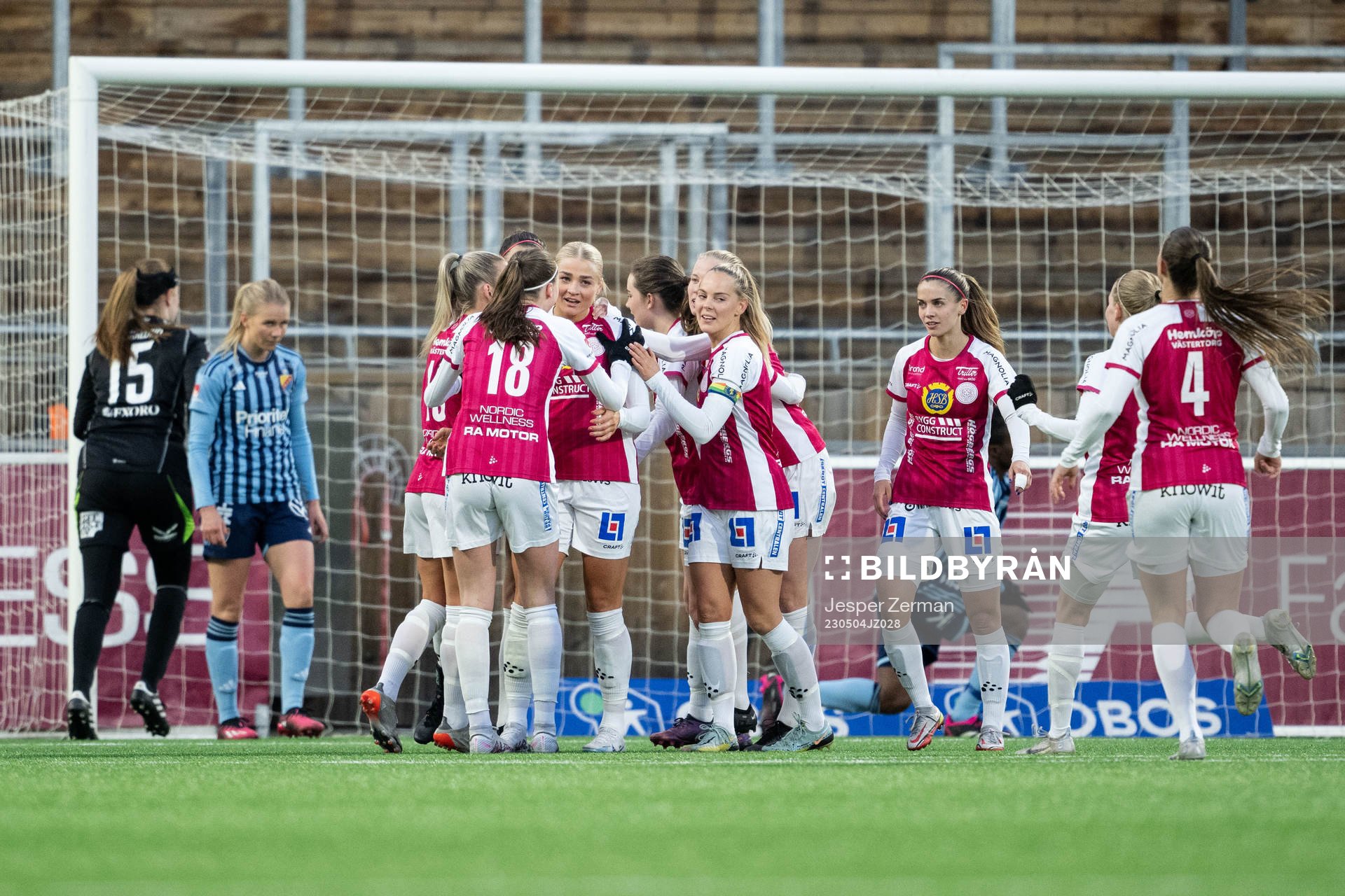 IK Uppsalas Klara Folkesson jublar med lagkamrater