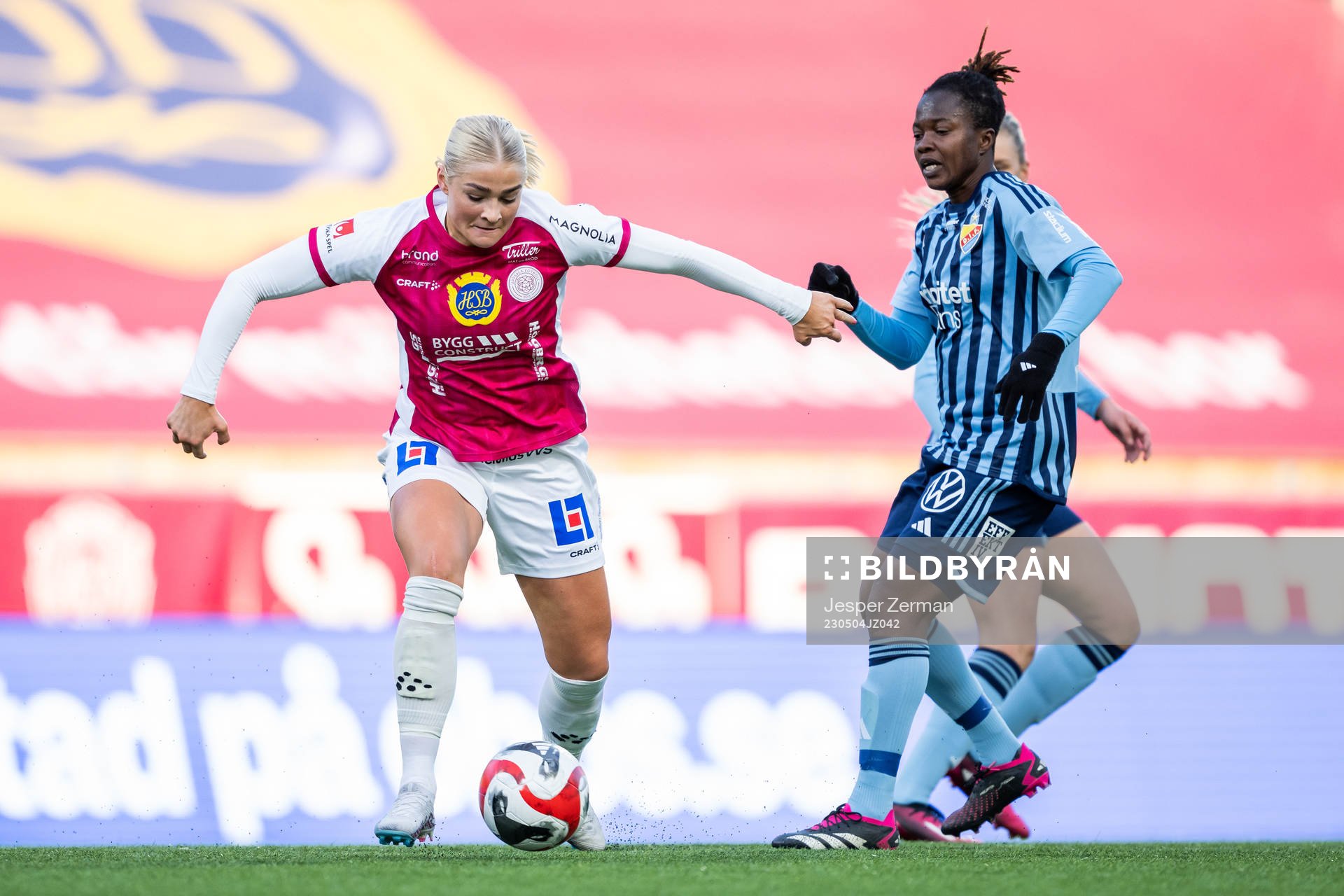 IK Uppsalas Klara Folkesson och Djurgårdens Portia Boakye