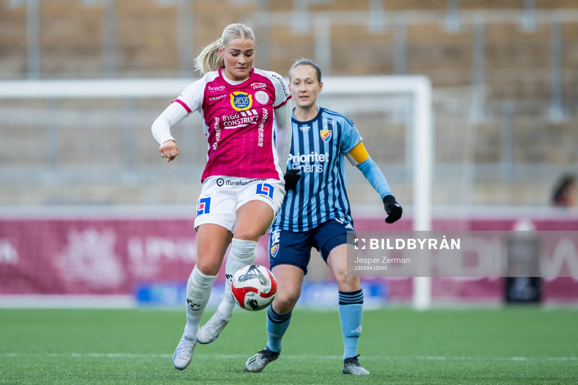 IK Uppsalas Klara Folkesson och Djurgårdens Sanna Kullberg