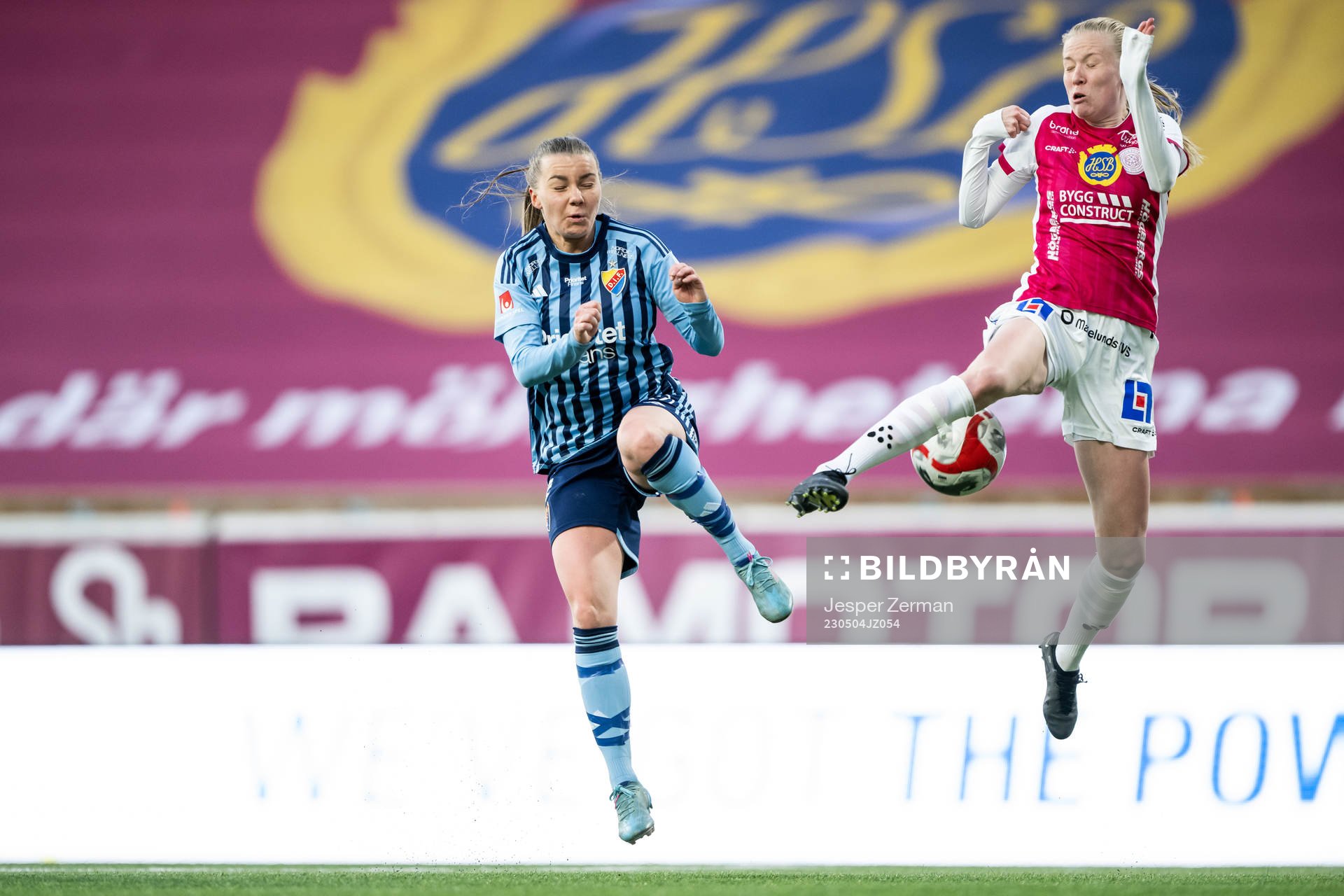 Djurgårdens Ebba Hed och IK Uppsalas Elin Rombing