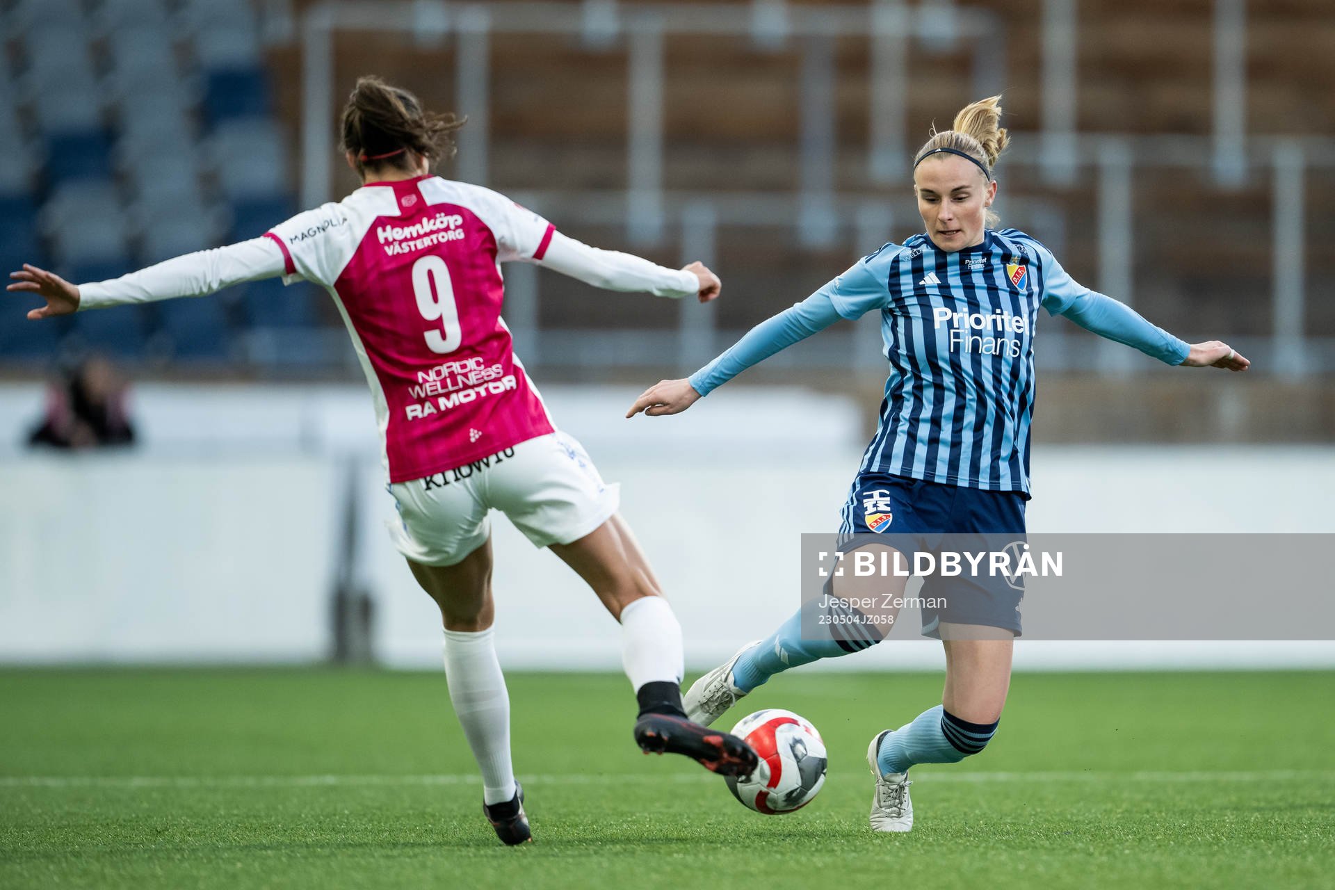 IK Uppsalas Taryn Ries och Djurgårdens Sanna Kullberg