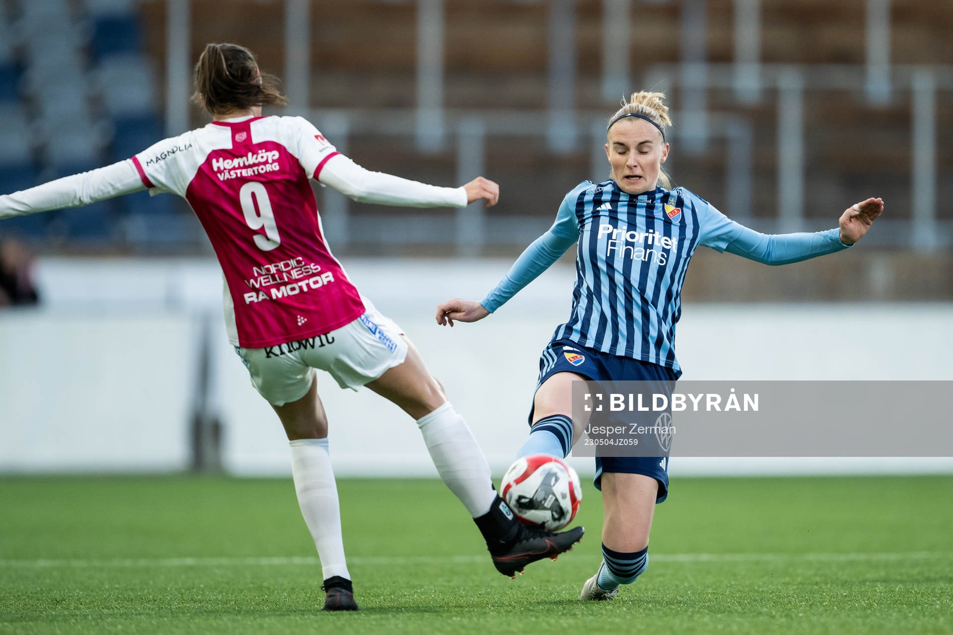 IK Uppsalas Taryn Ries och Djurgårdens Sanna Kullberg