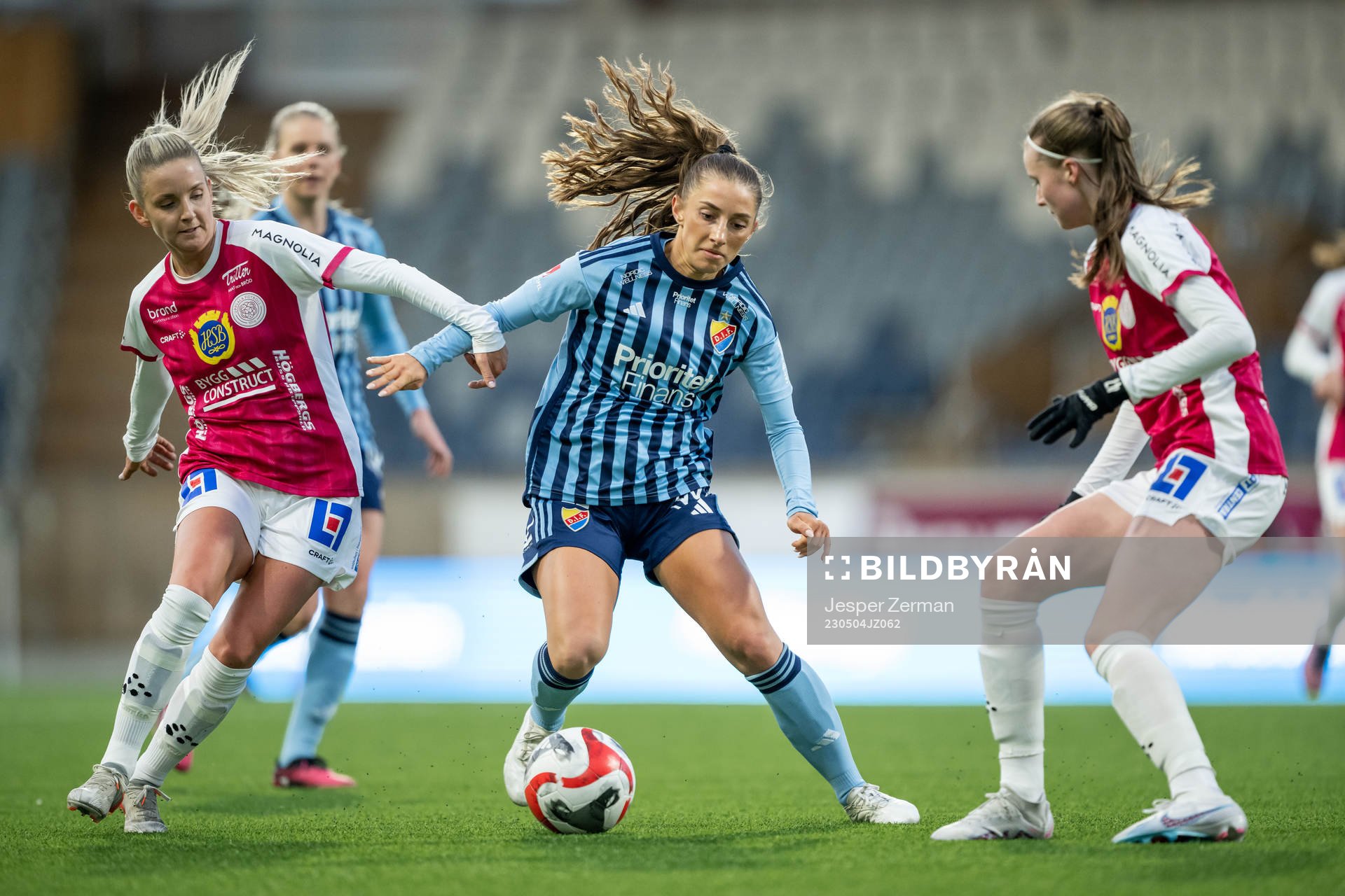 IK Uppsalas Ellinor Johansson och Julia Ragnarsson mot