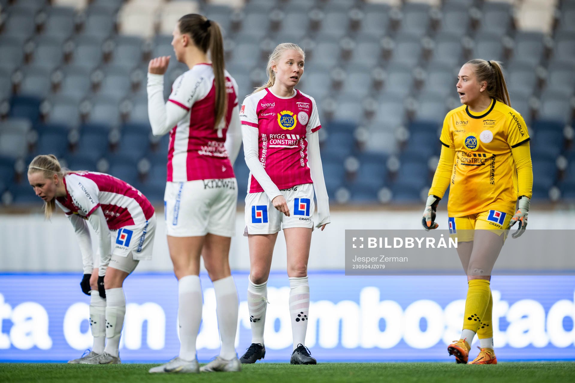 IK Uppsalas Elin Rombing och målvakt Milla-Maj Majasaari